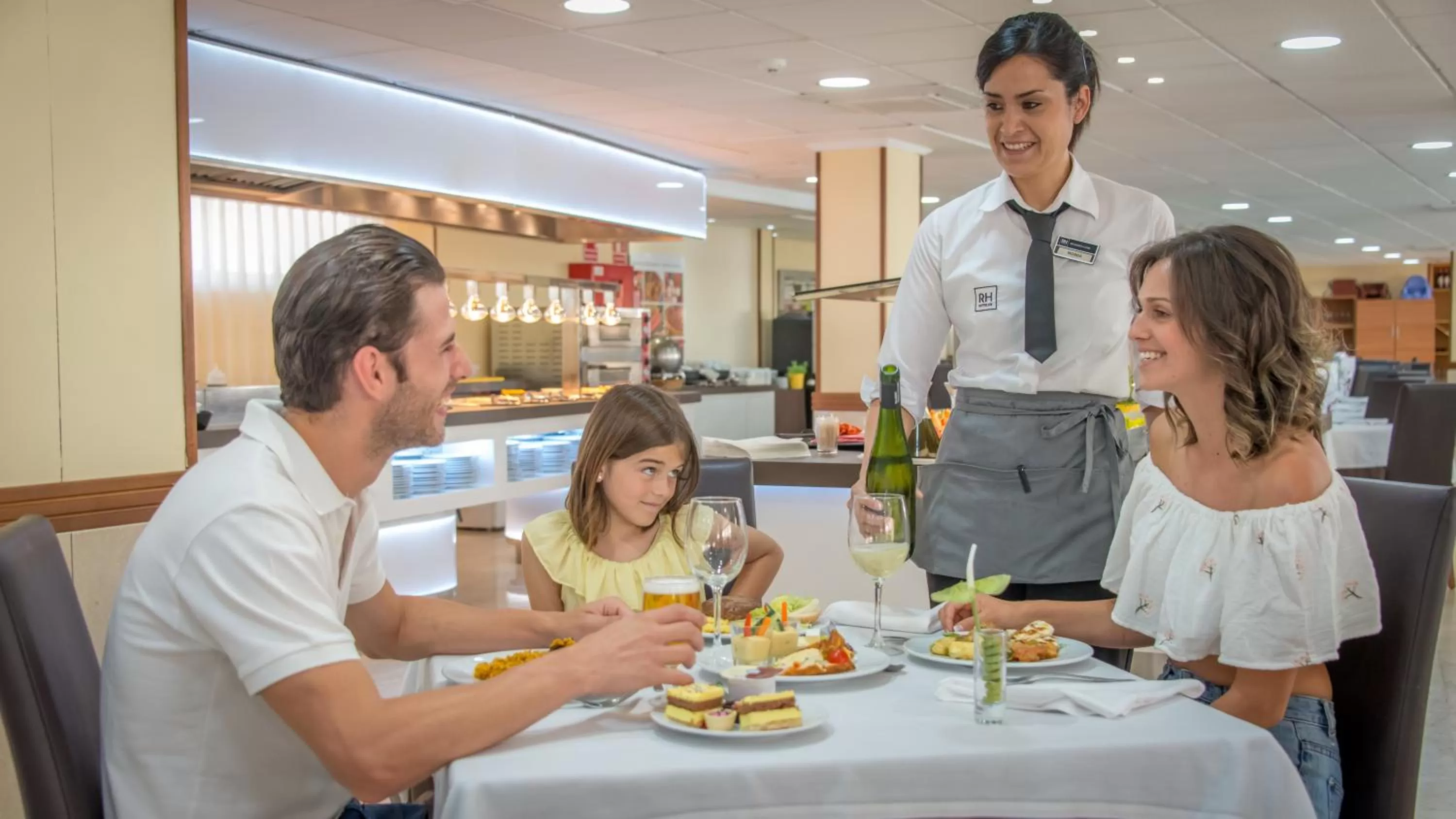 Restaurant/places to eat in Hotel RH Casablanca Suites