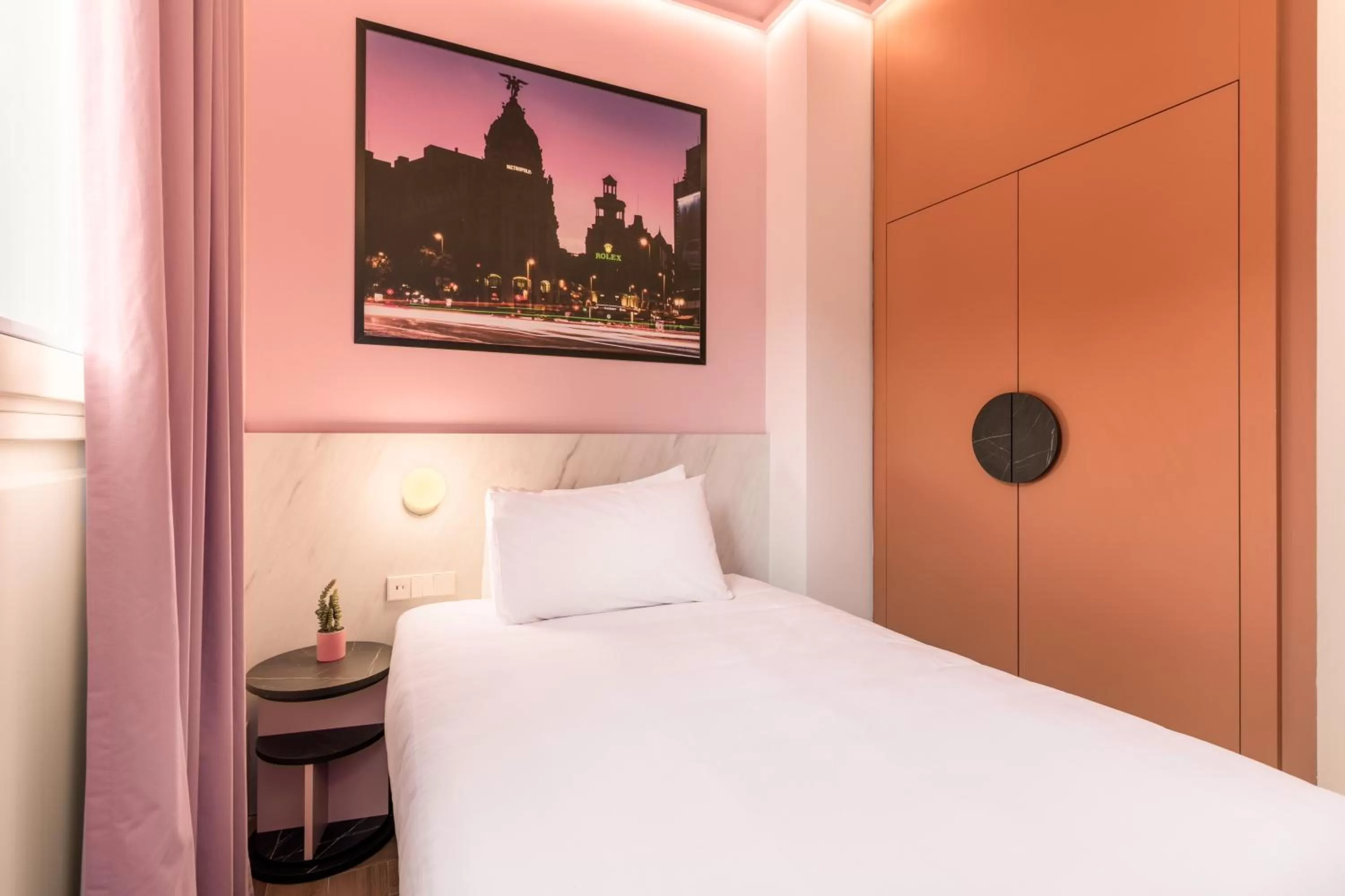 Bed in Ikonik Gran Vía