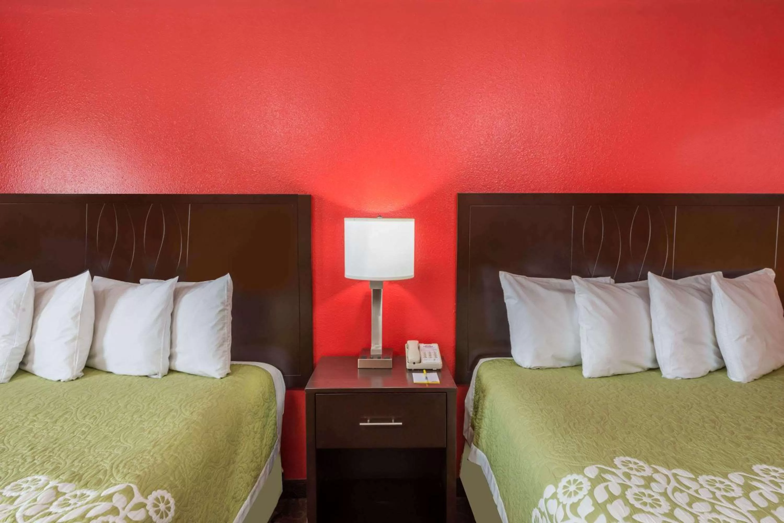 Photo of the whole room, Bed in Days Inn by Wyndham Mexico