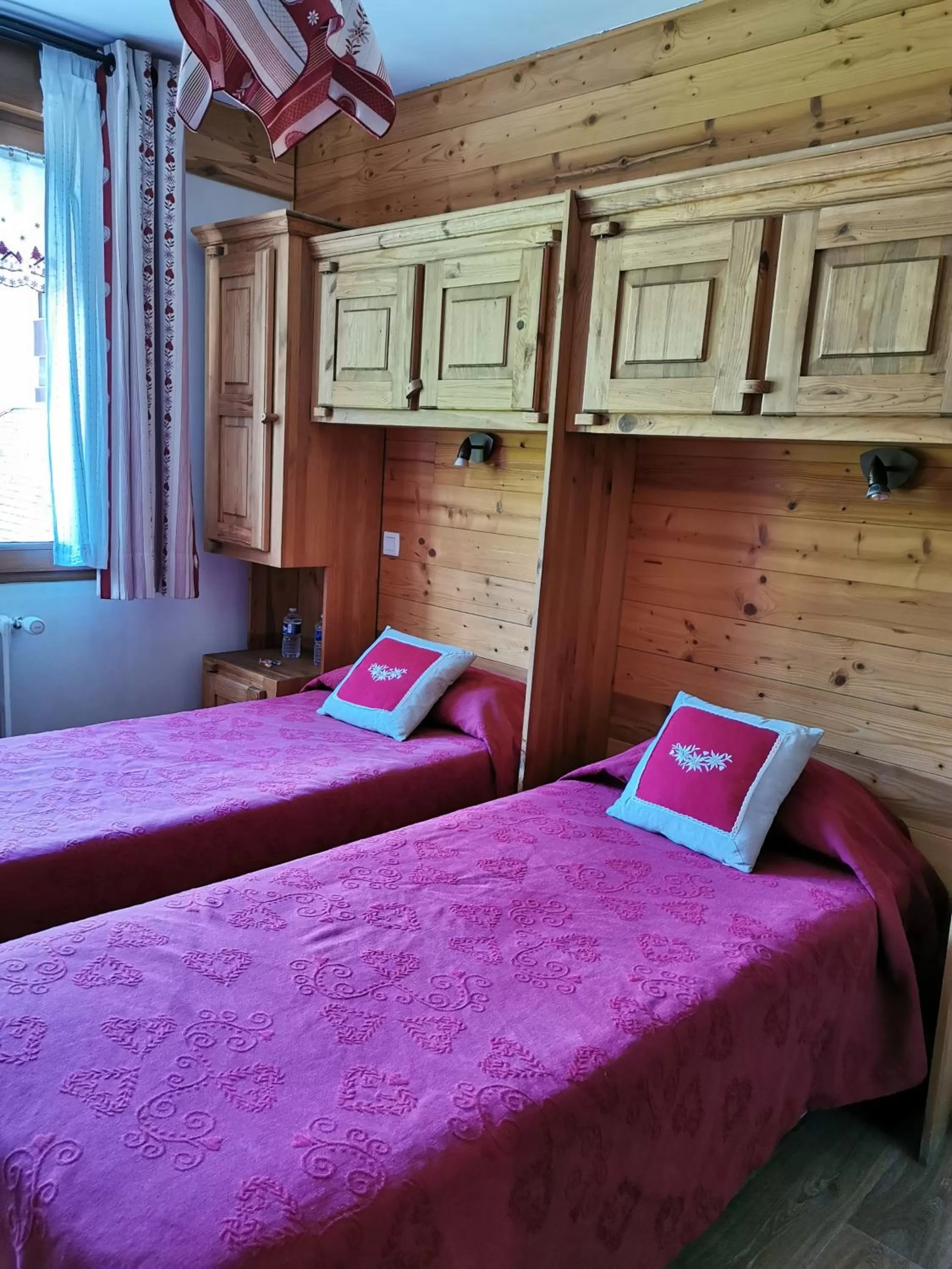 Bed in Hôtel Arolla
