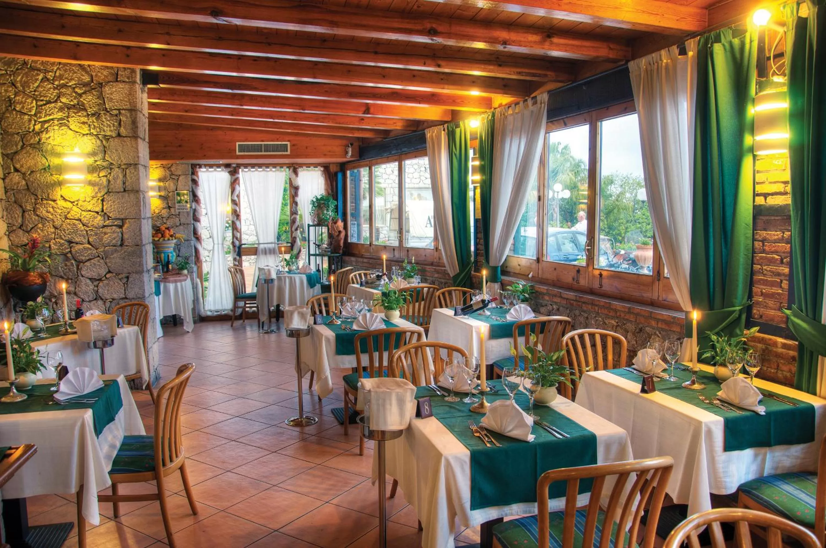 Restaurant/places to eat in Hotel Ariston and Palazzo Santa Caterina