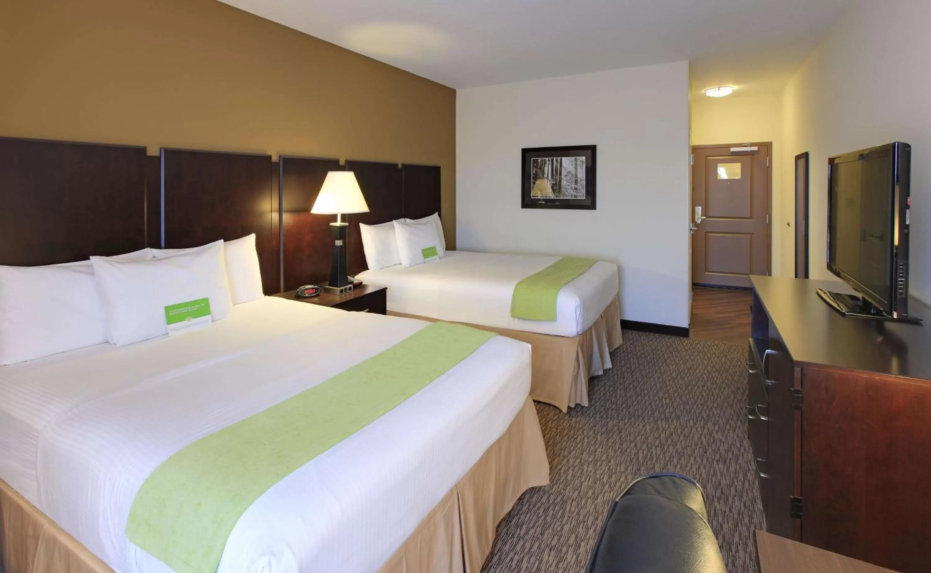 Photo of the whole room, Bed in La Quinta by Wyndham Memphis Wolfchase
