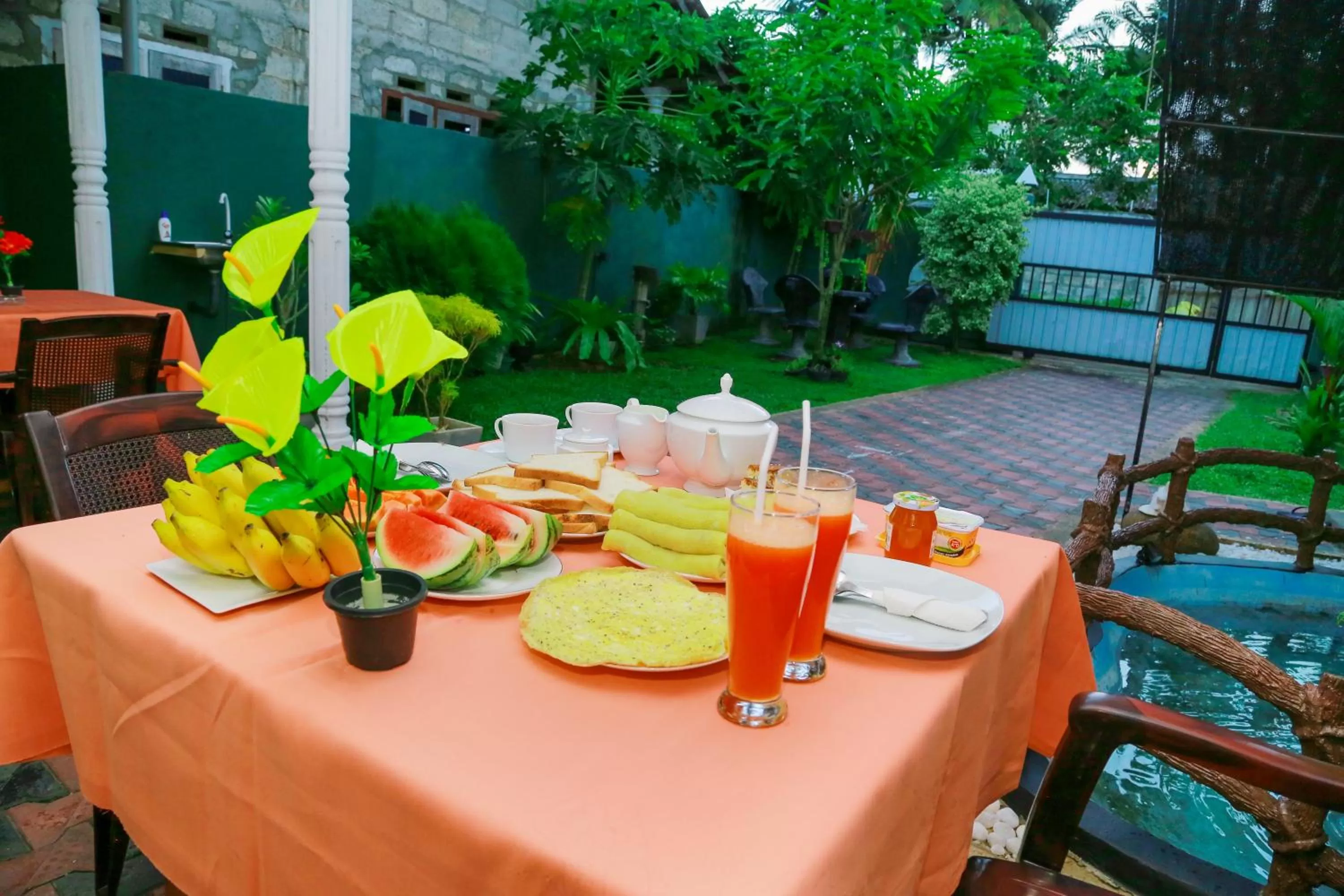 Restaurant/places to eat in Sanda Hiru Guest