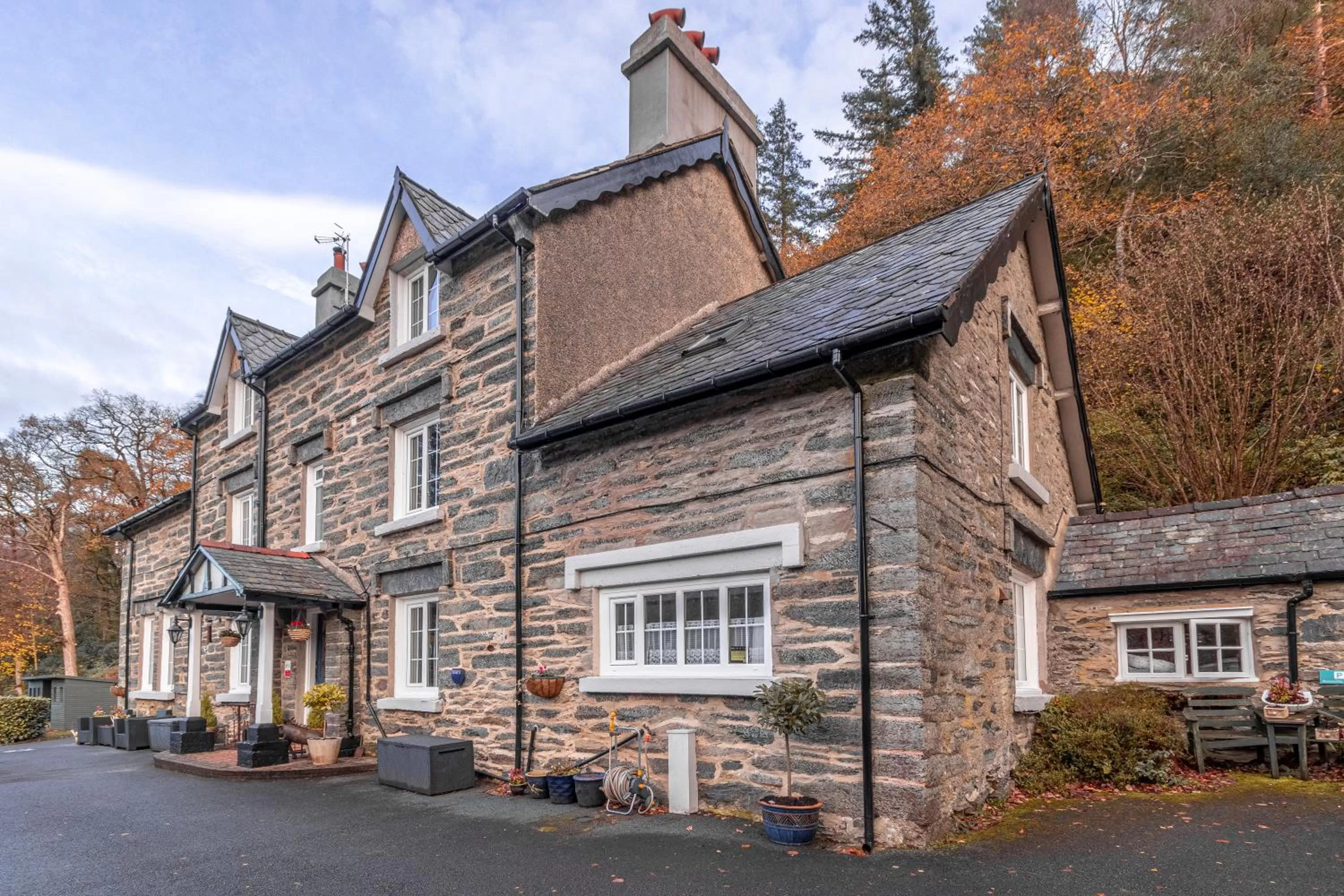 Property building in Glyntwrog House