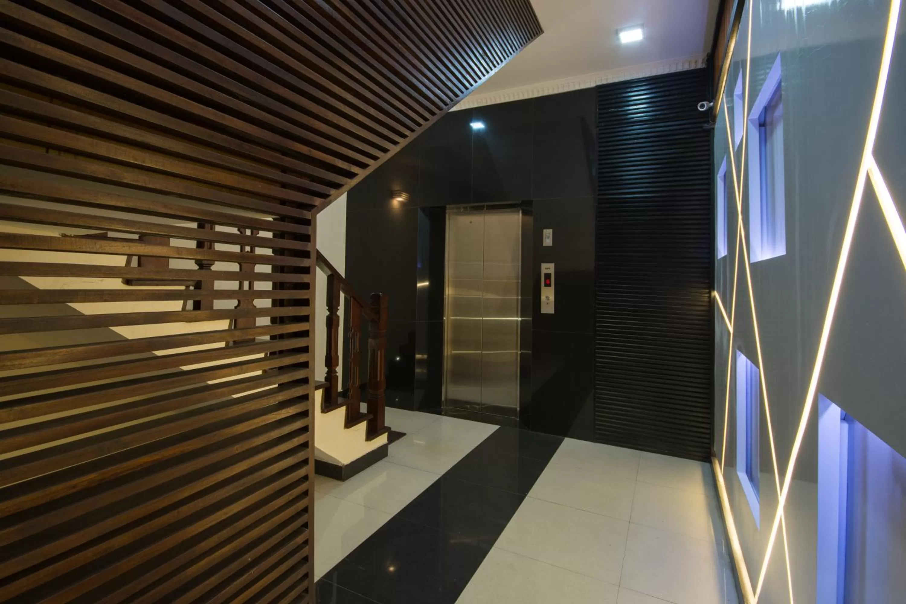 Property building in Ceyloni City Hotel