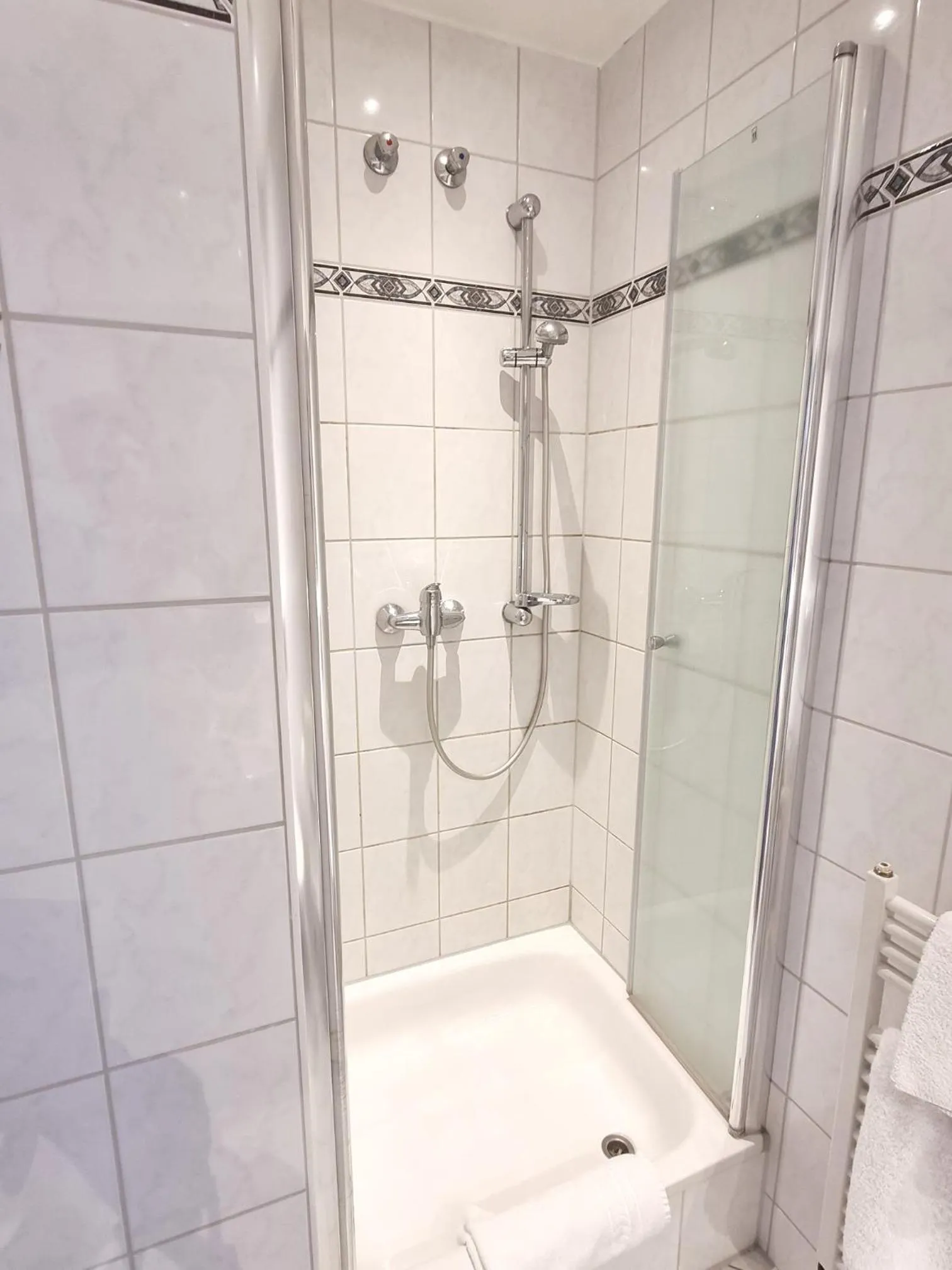 Shower in Adler Hotel Frankfurt