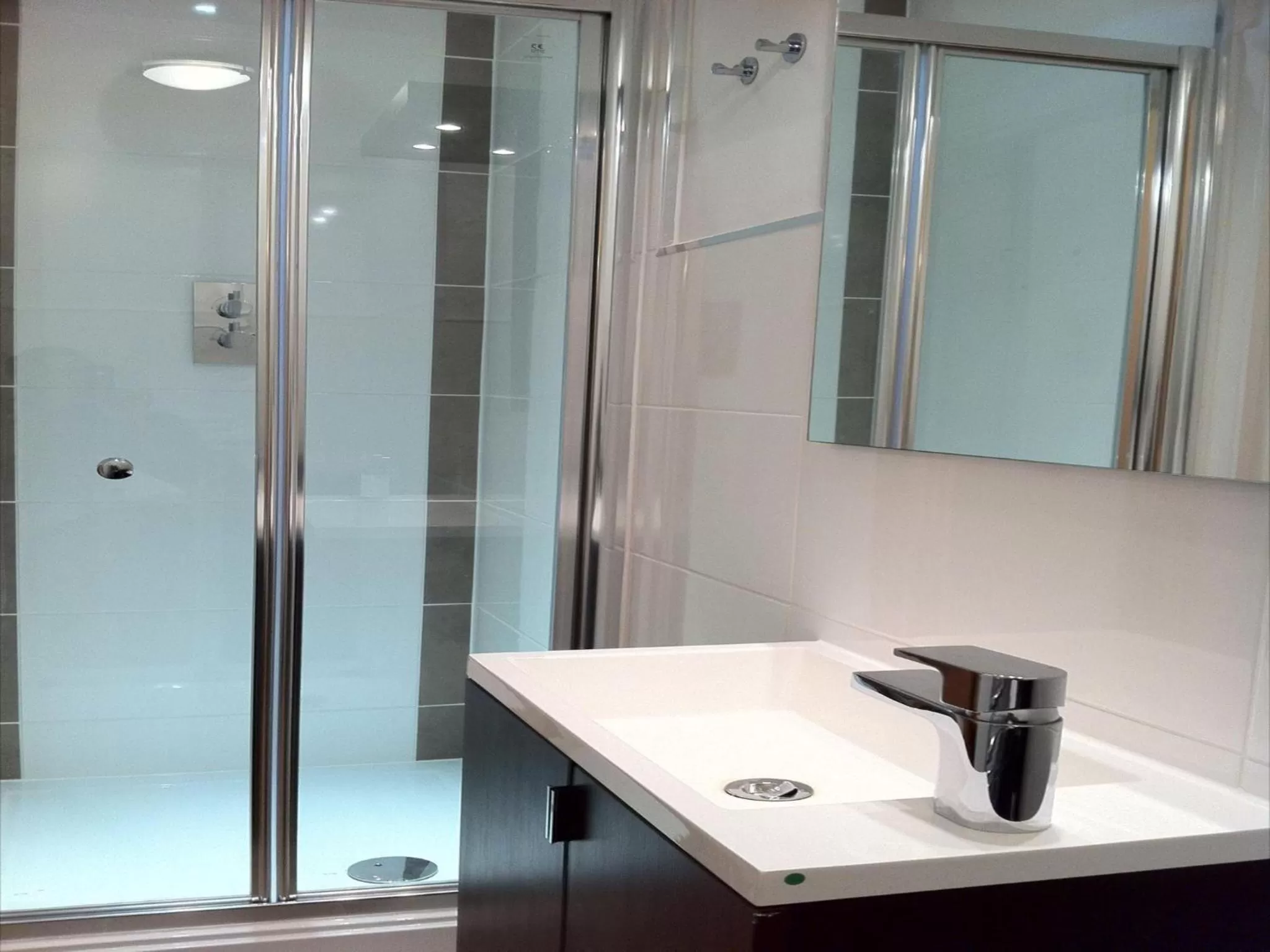 Bathroom in Lyall Apartment Hotel