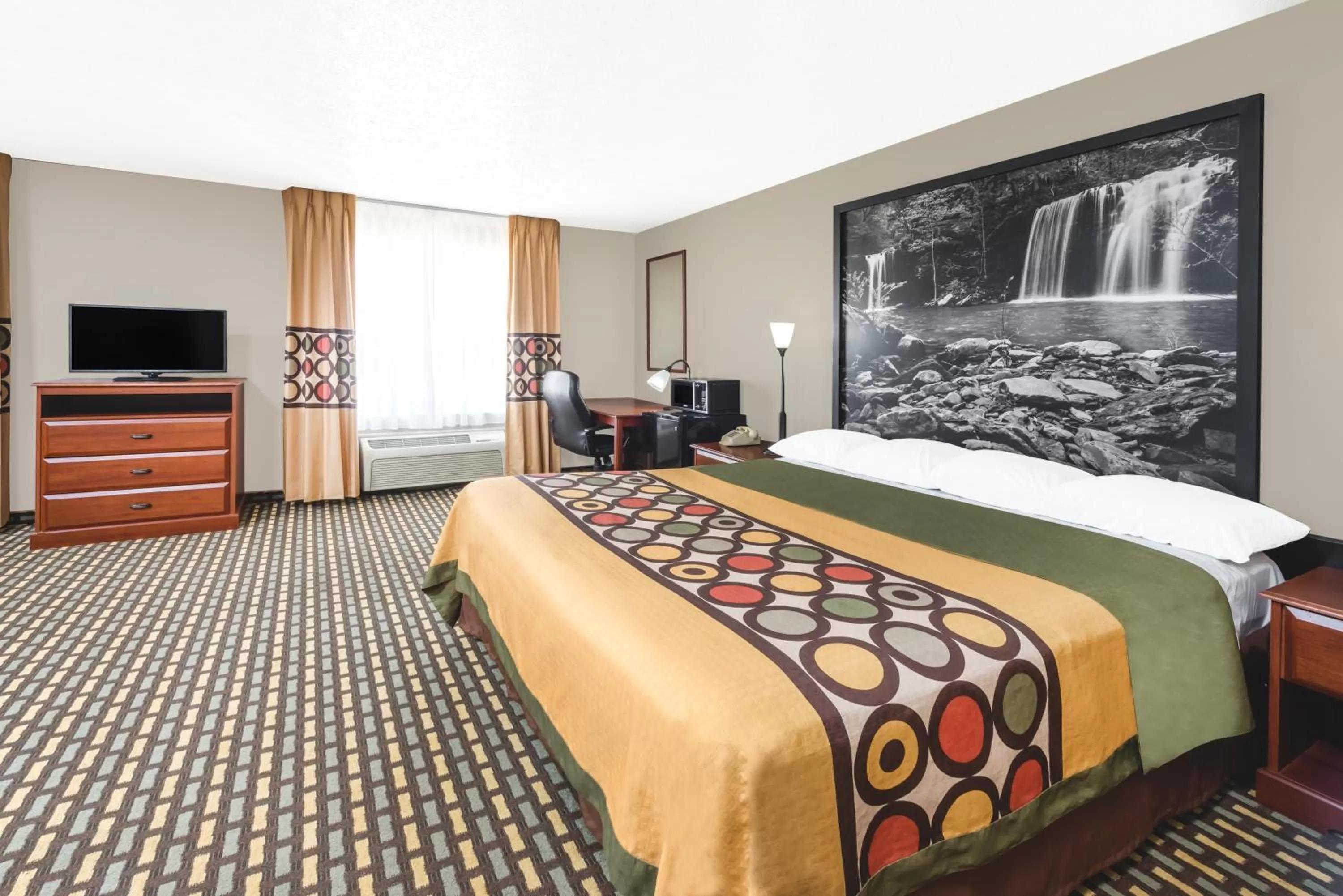 Bed in Super 8 by Wyndham Bolivar