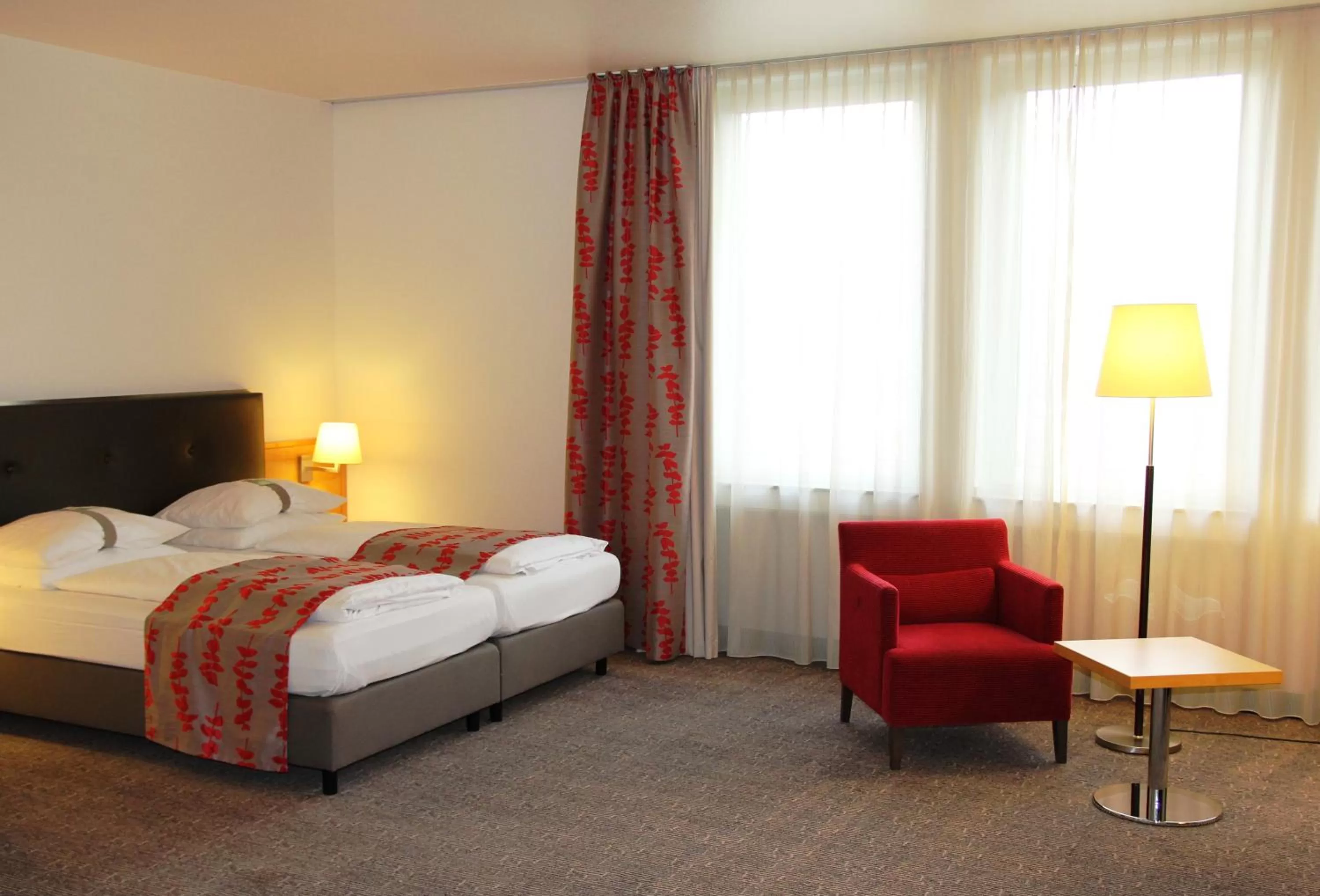 Bedroom, Bed in Holiday Inn Frankfurt Airport - Neu-Isenburg by IHG