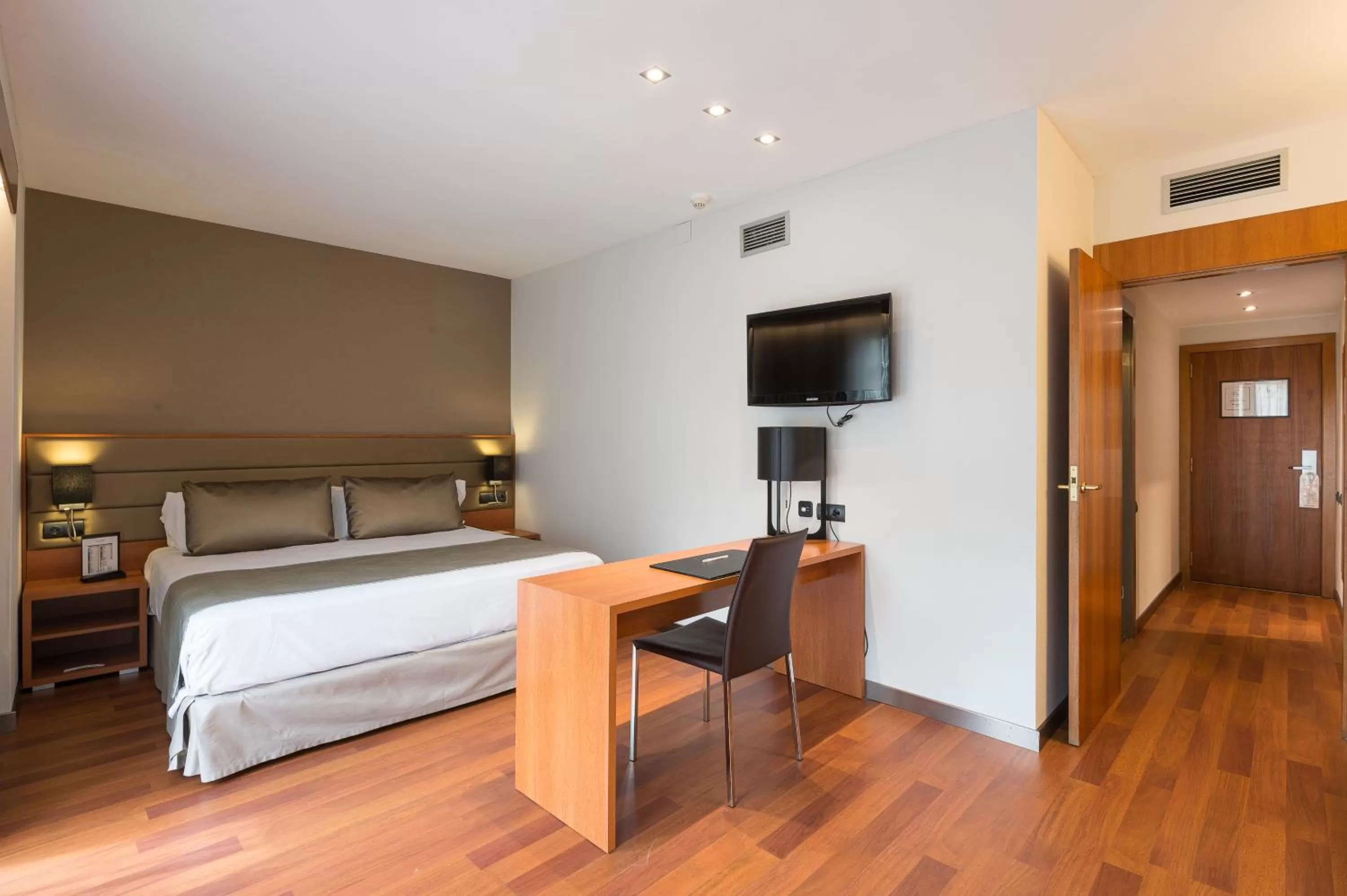 Family Premium Room (2 Adults + 2 Children) in Catalonia Diagonal Centro