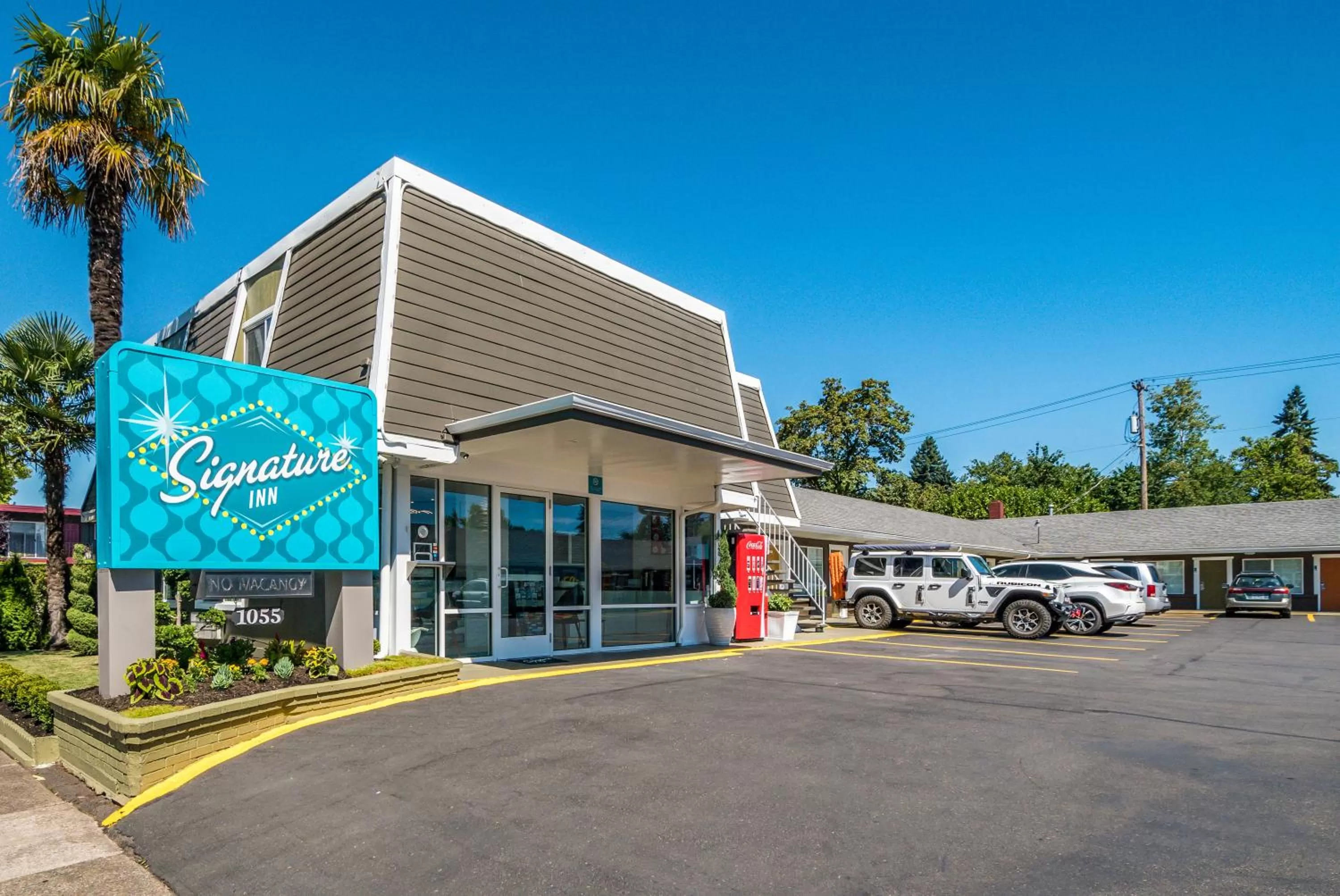 Property building in Signature Inn Eugene