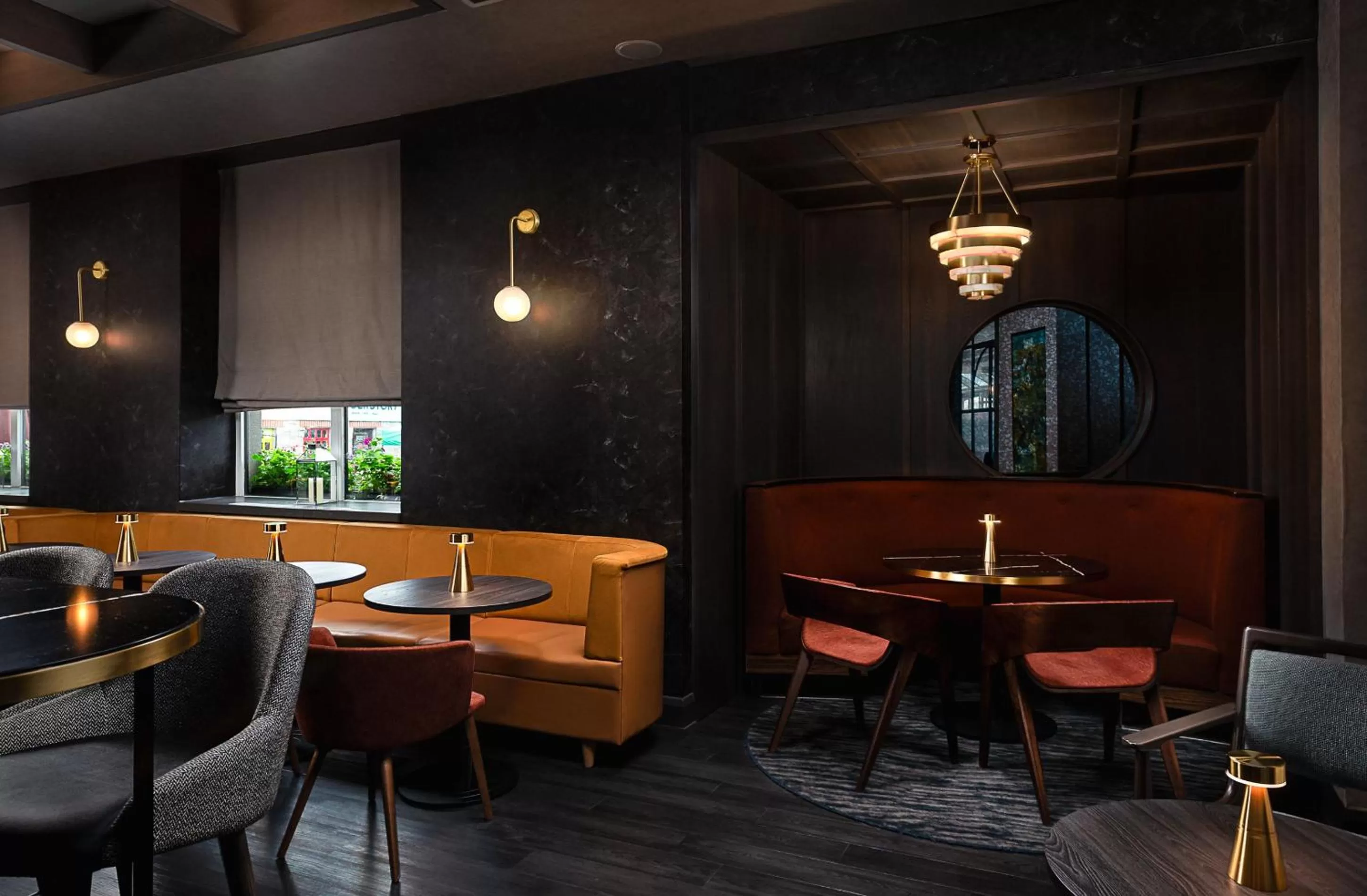 Lounge or bar in Leonardo Hotel Galway