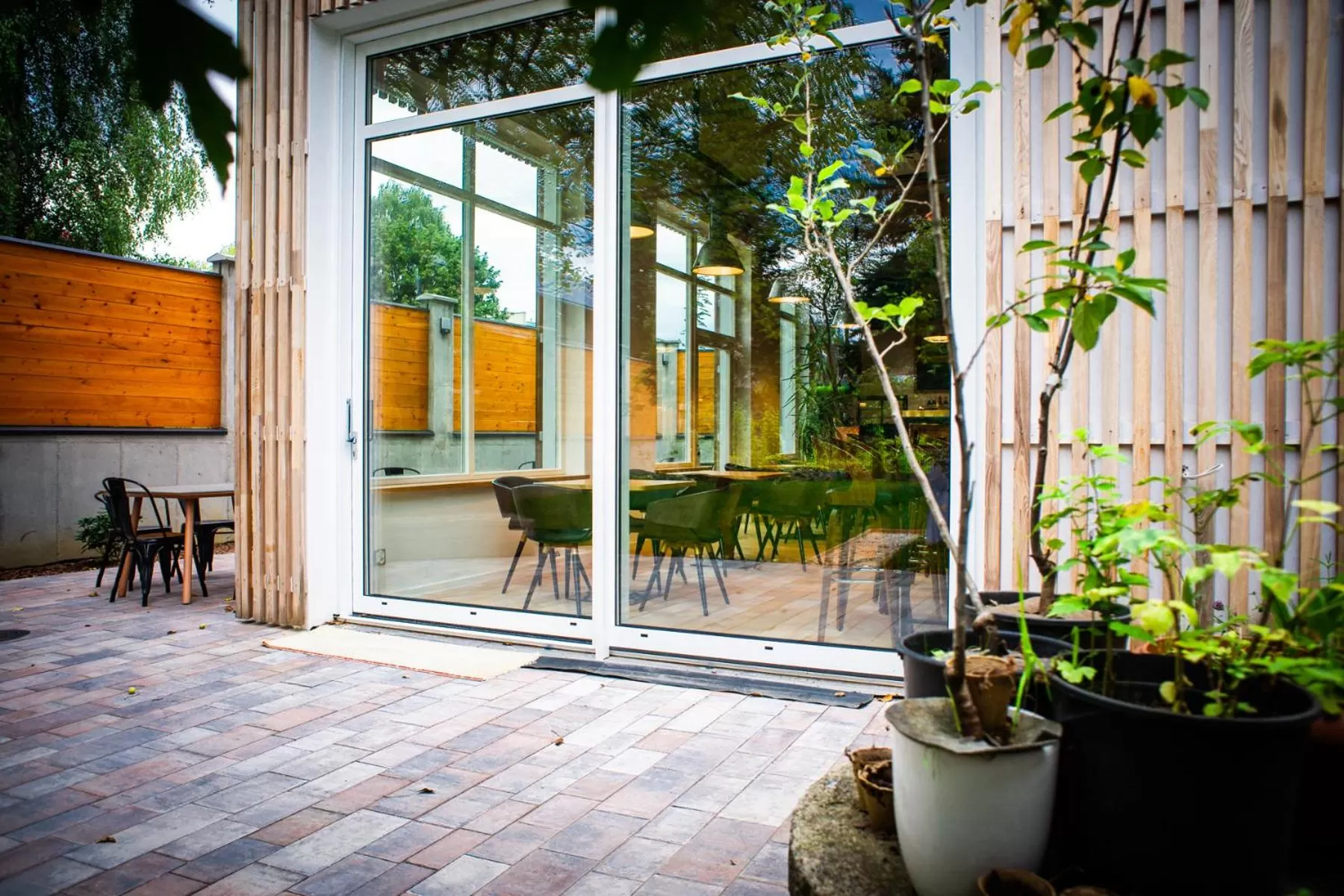 Restaurant/places to eat in Salon Win Wine Bar & Apartments