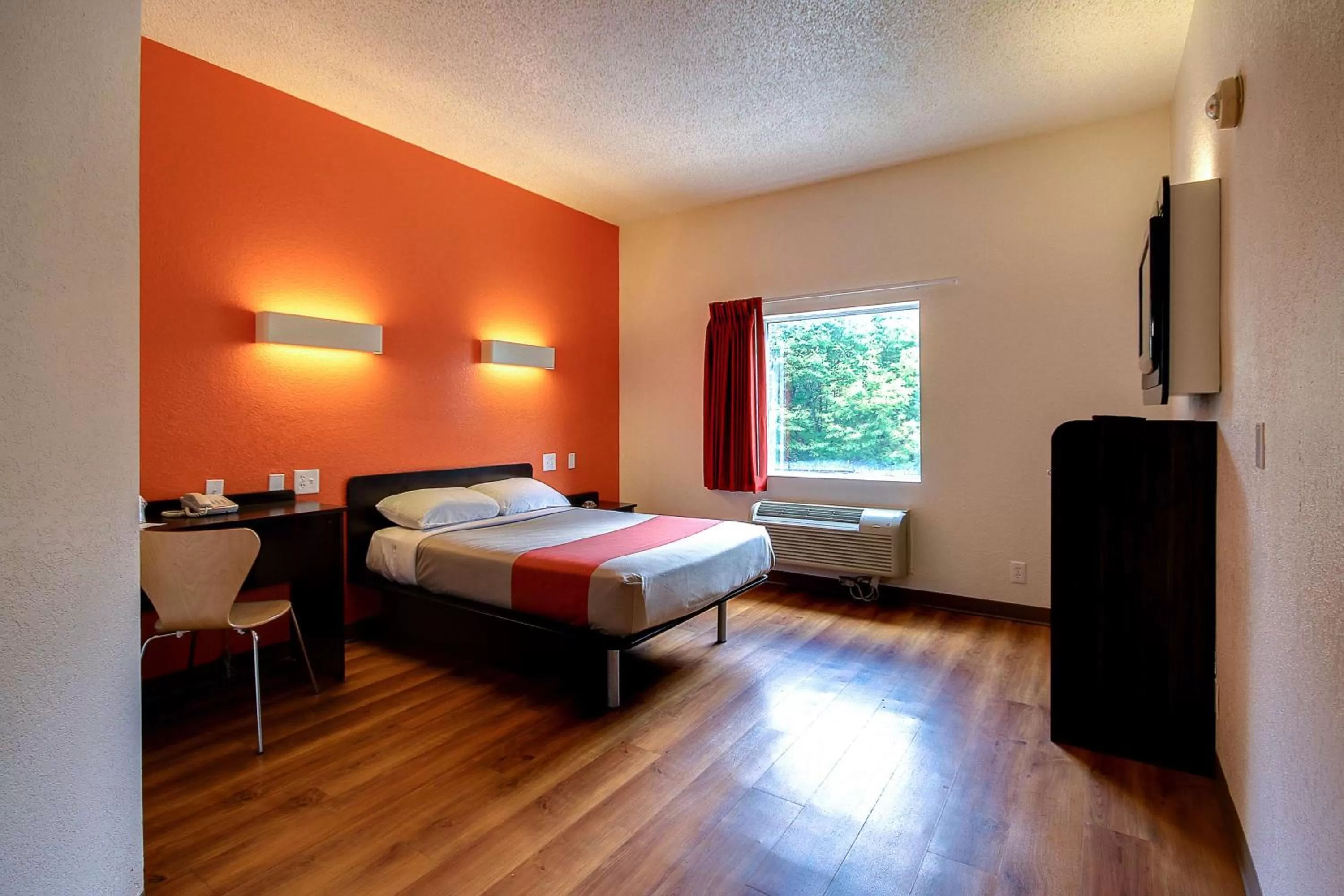 TV and multimedia, Bed in Motel 6 King Of Prussia PA