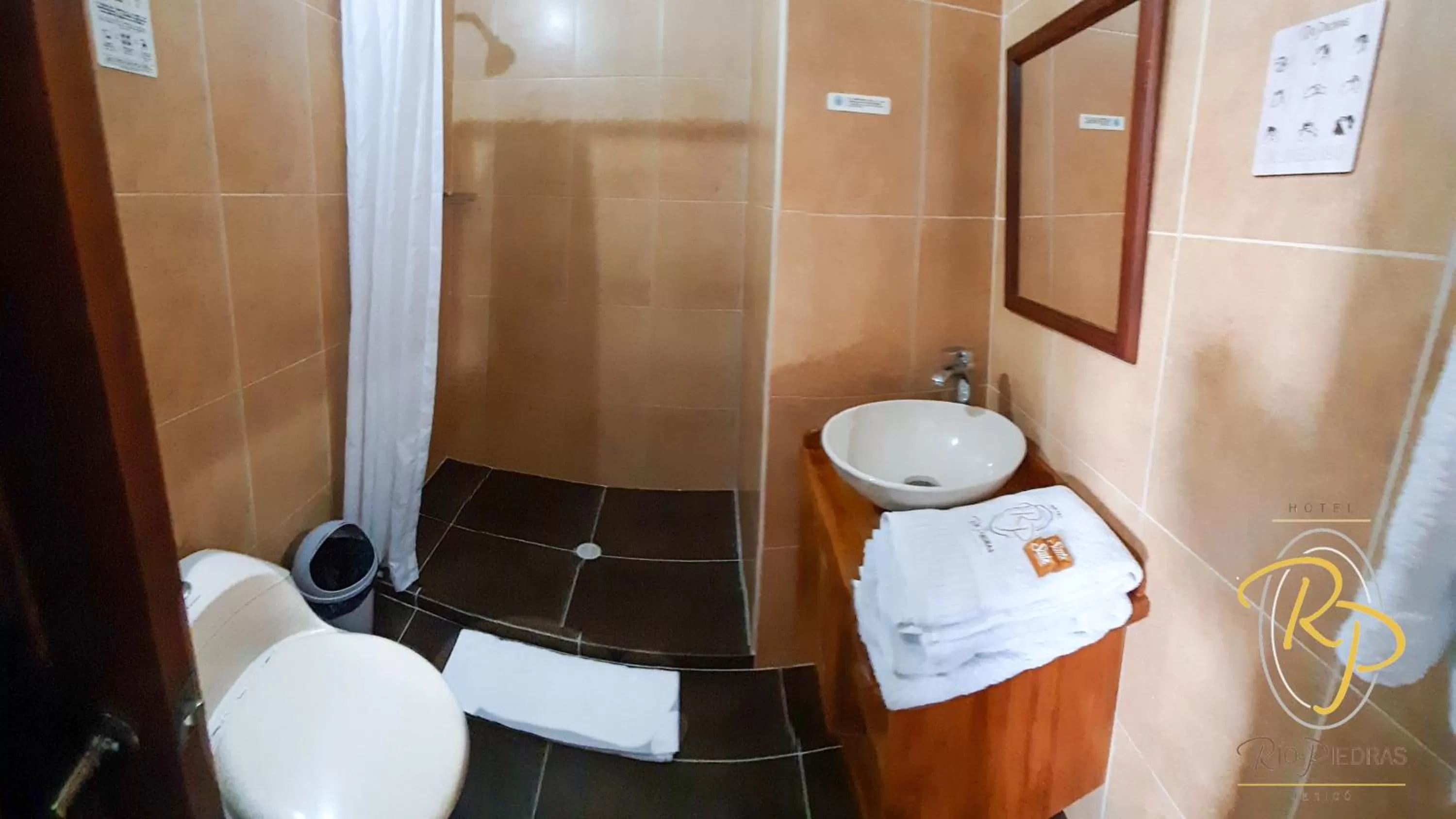 Bathroom in Hotel Rio Piedras