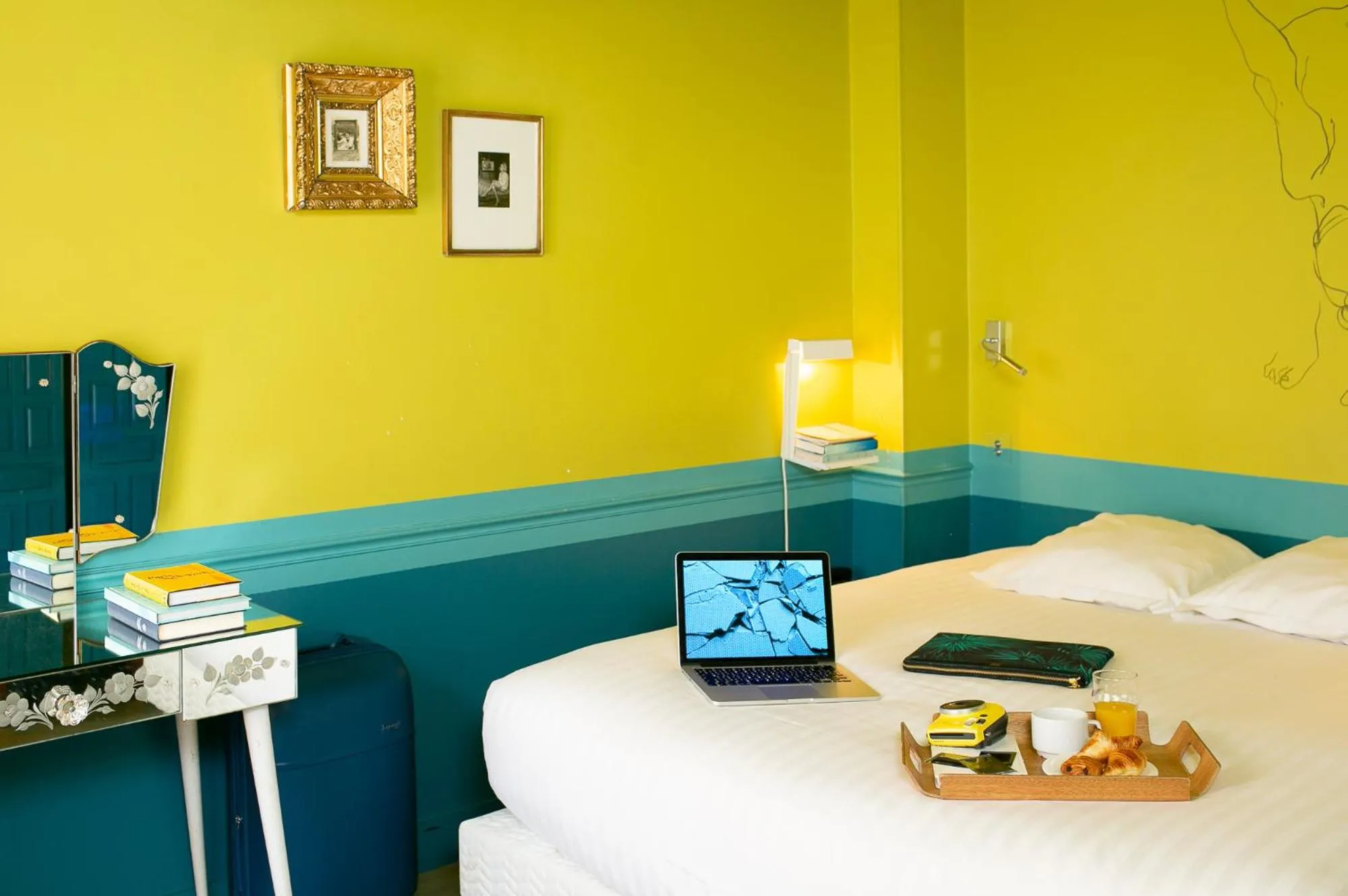 Photo of the whole room, Bed in Hôtel Crayon