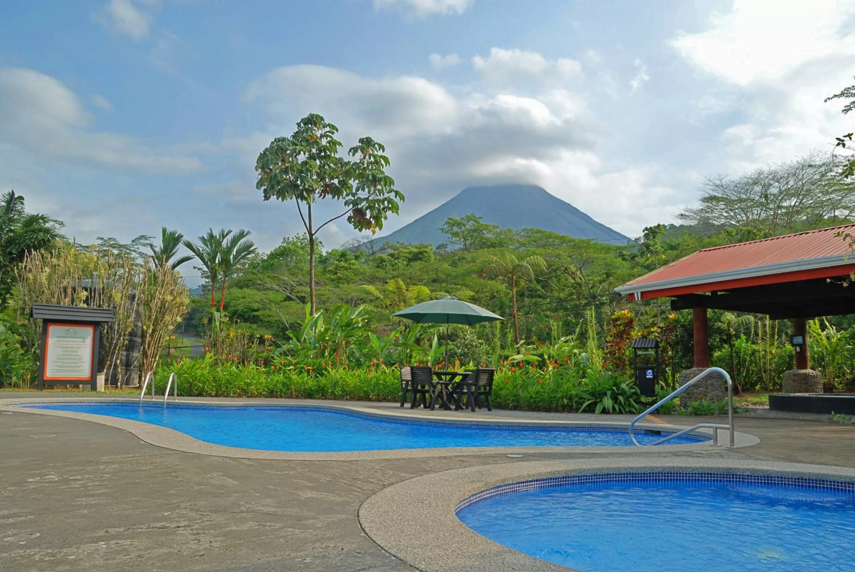 Day in Volcano Lodge, Hotel & Thermal Experience