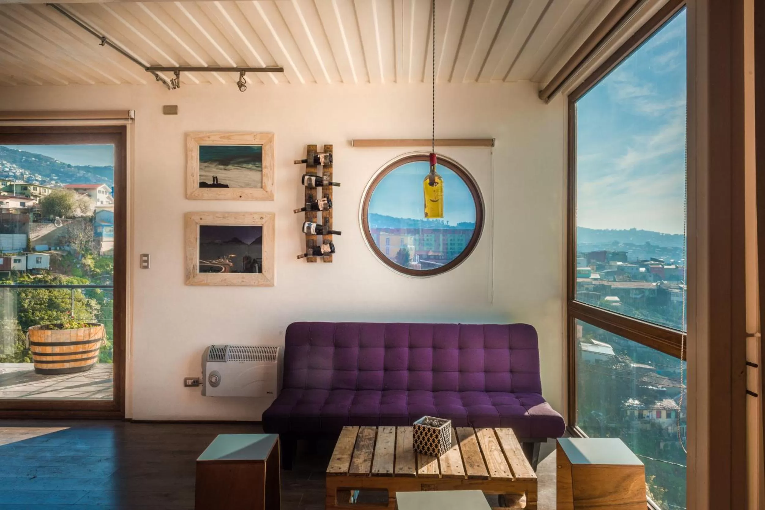 Living room in Hotel Winebox Valparaiso