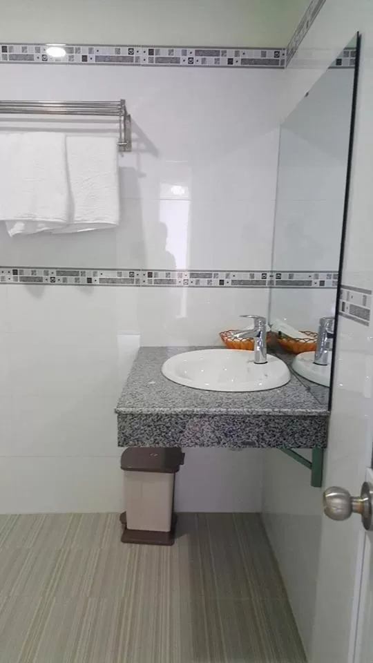 Bathroom in Cong Doan Gia Lai Hotel