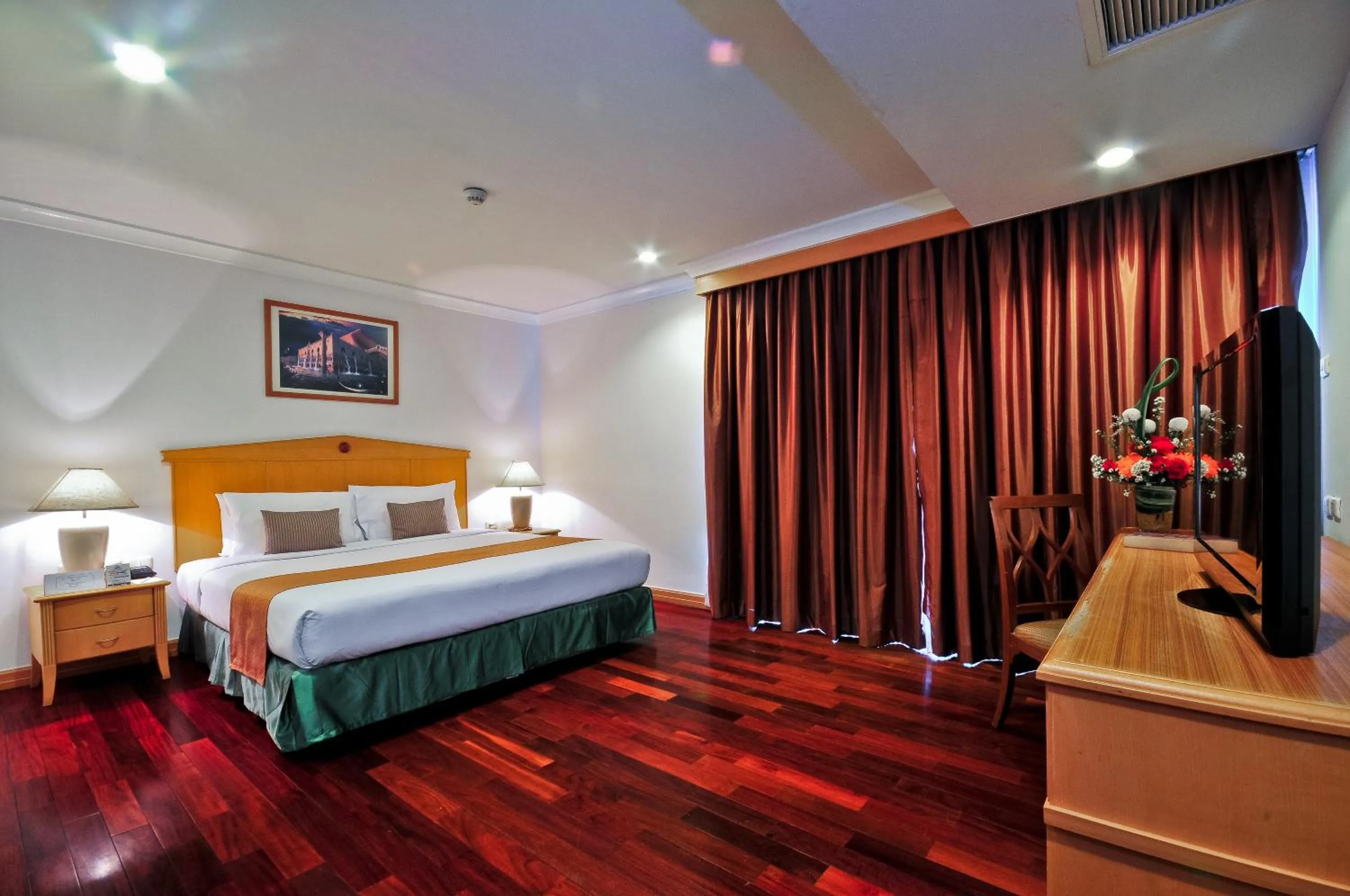 Bedroom, Bed in Admiral Suites Bangkok