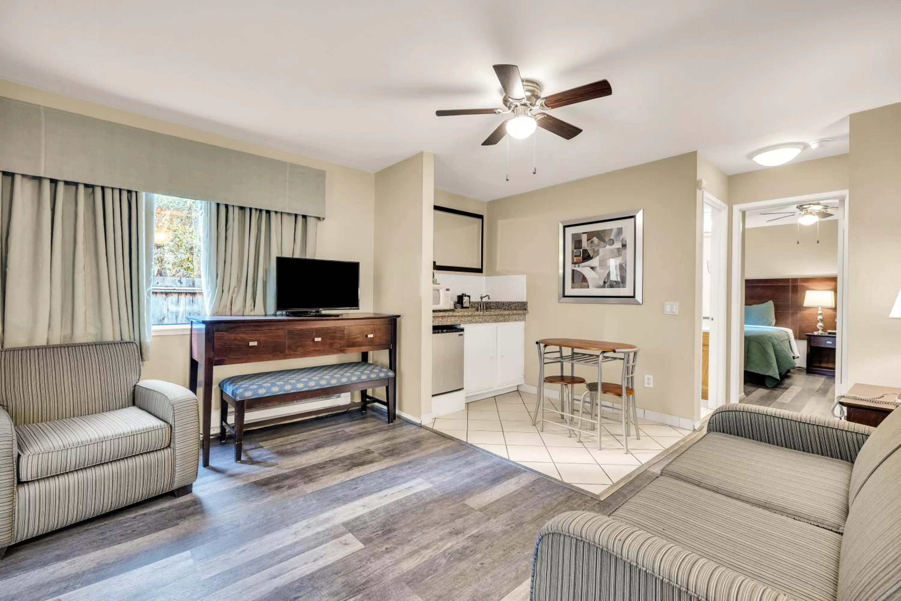 Seating Area in Quality Inn Monterey