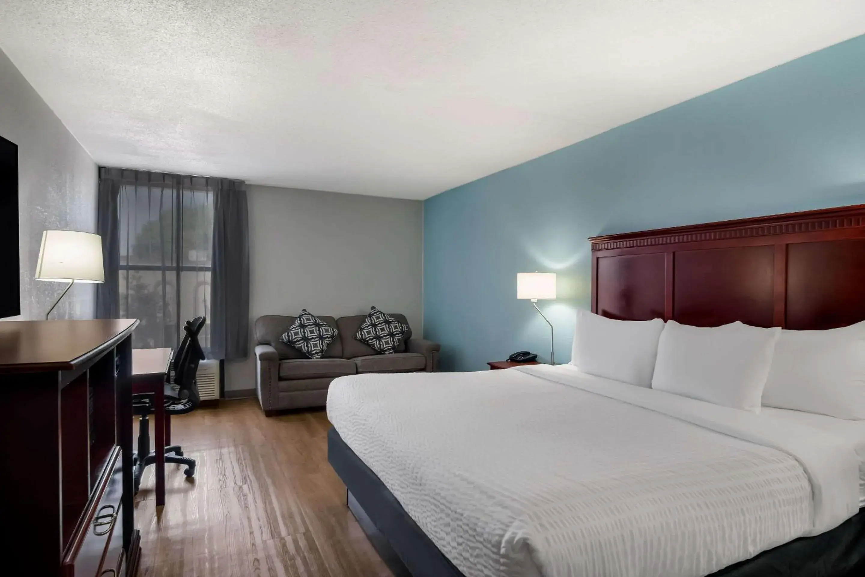 Clarion Inn & Suites Grand Rapids Airport Clarion Inn & Suites Grand Rapids Airport