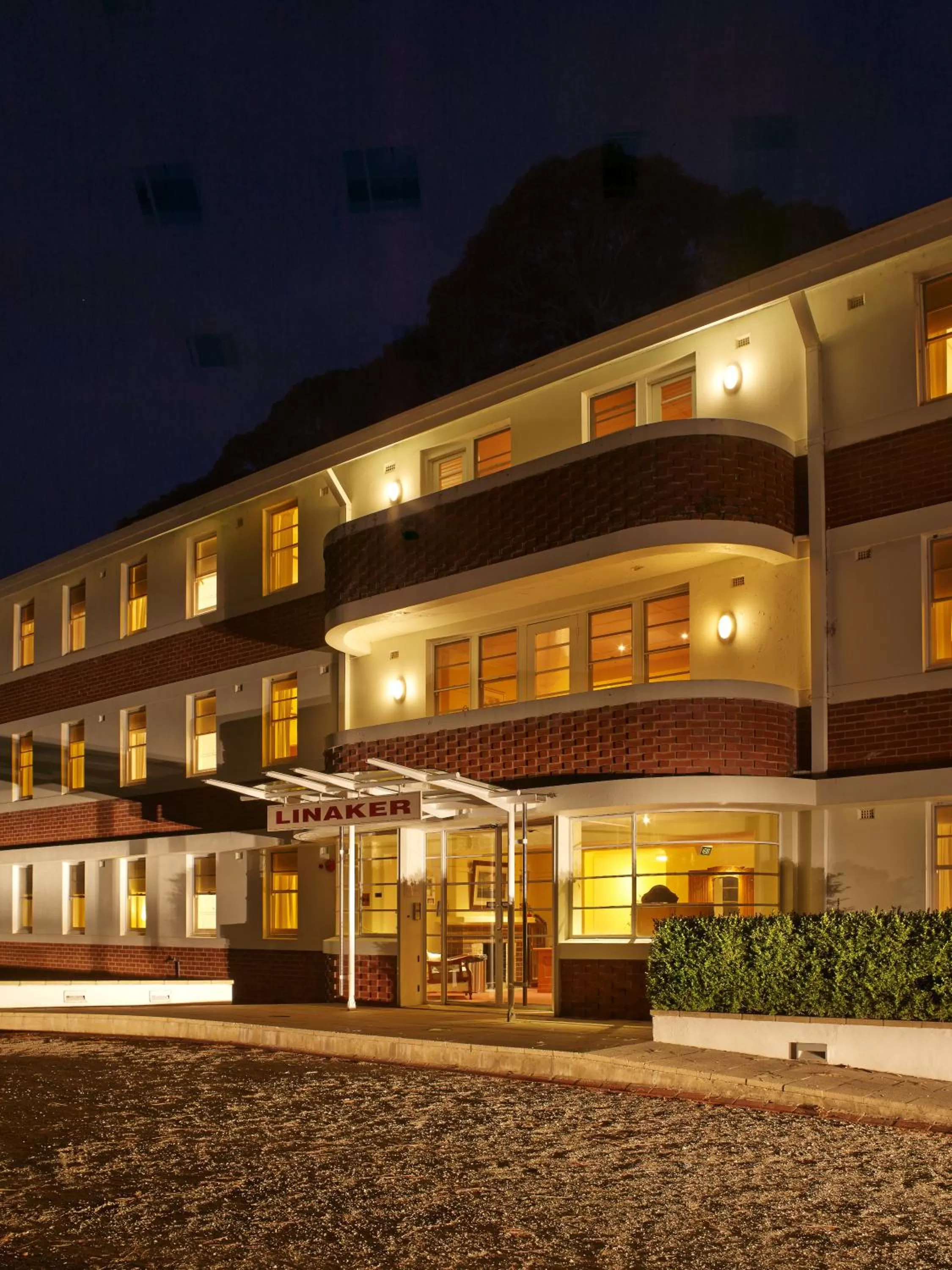 Property building in Linaker Art Deco Motel