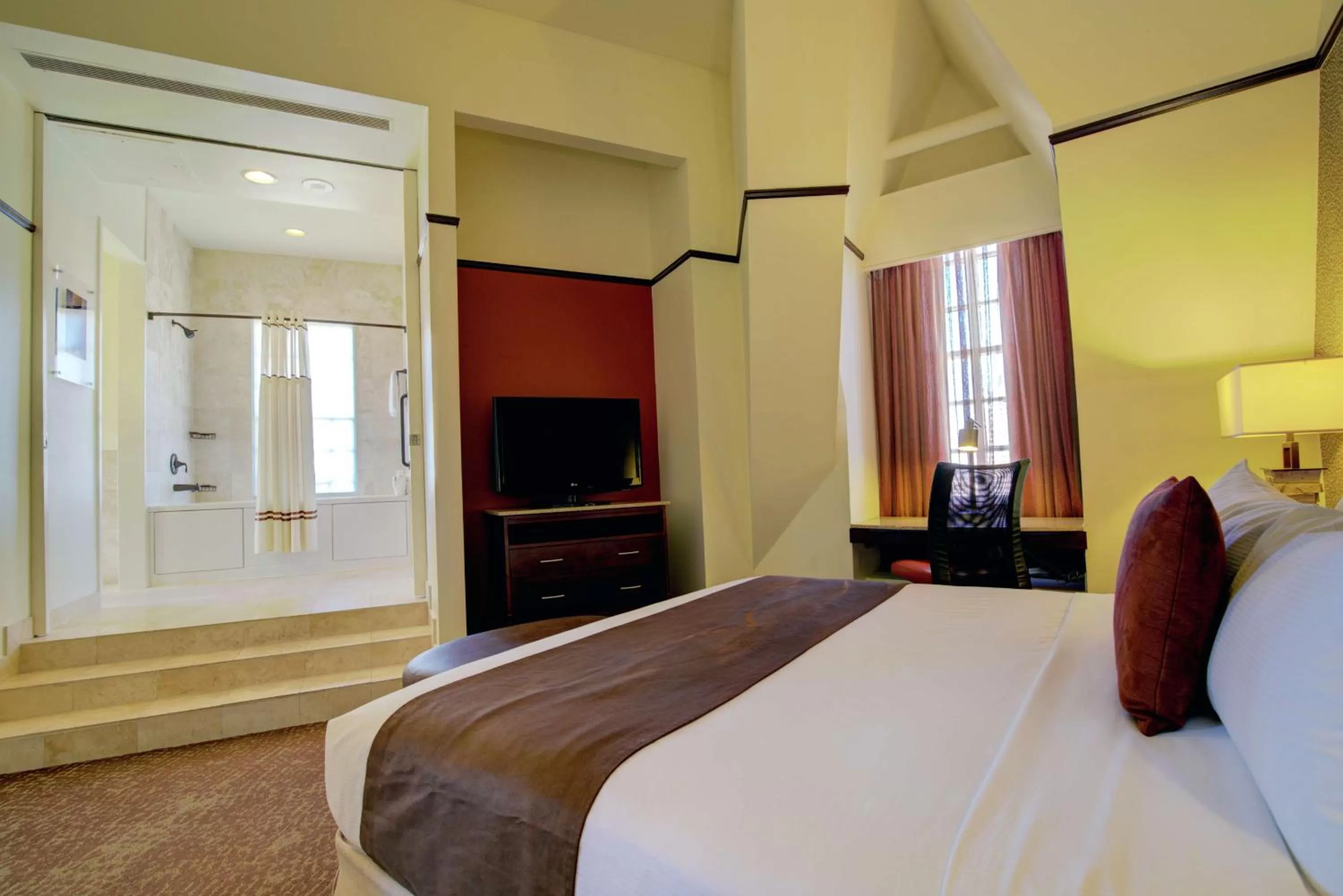 Photo of the whole room, Bed in The Emily Morgan Hotel - A DoubleTree by Hilton