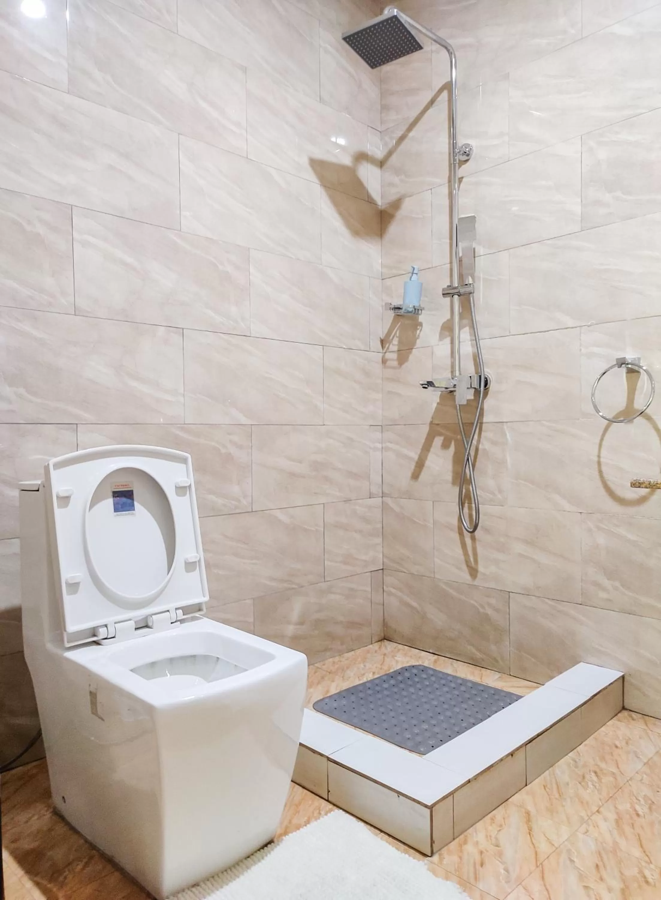 Shower in Valiha Hotel Antananarivo