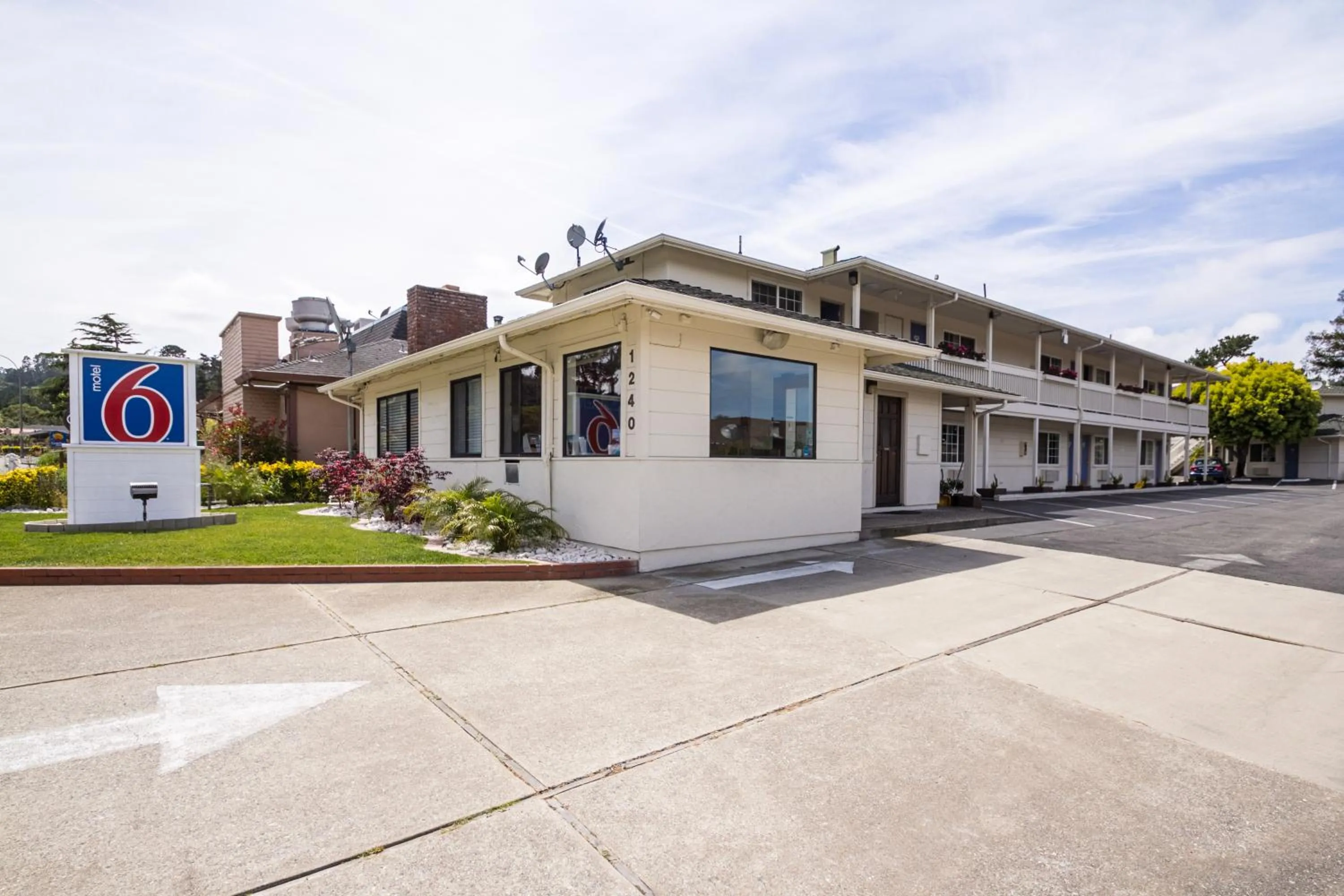 Facade/entrance, Property Building in Motel 6 - Downtown Monterey