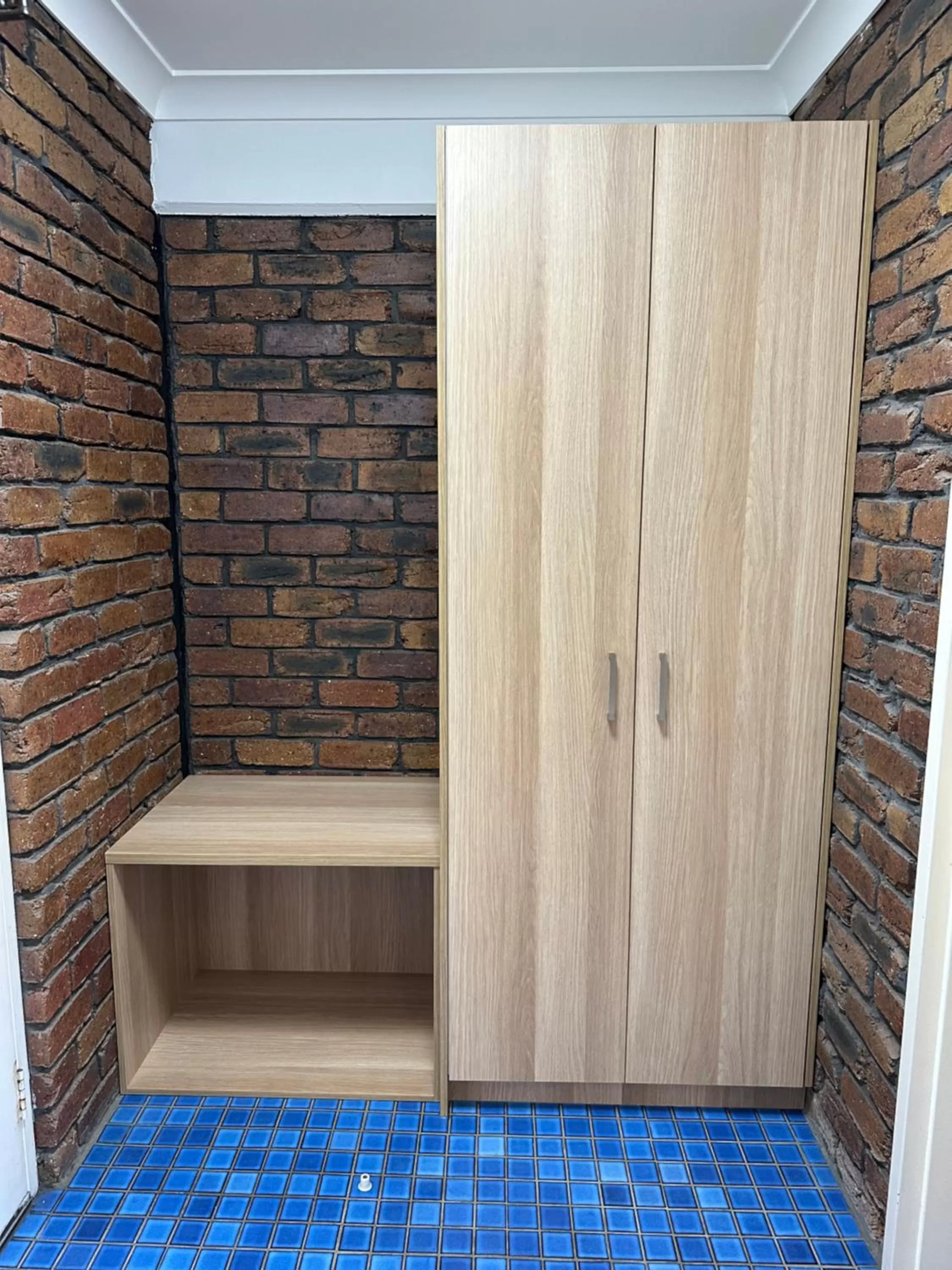 wardrobe in Logan City Motor Inn