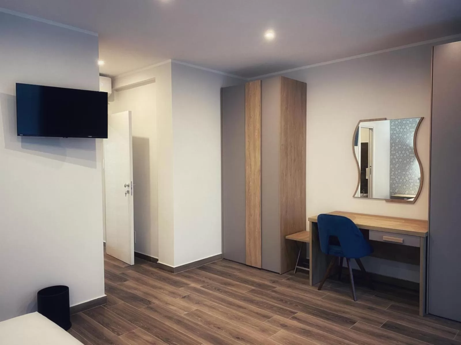 TV/Entertainment Center in Lumarooms B&B