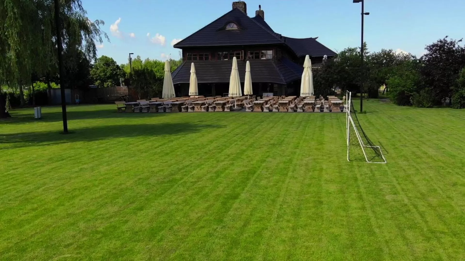 Property building in HOTEL CICHA WODA NIEPORĘT
