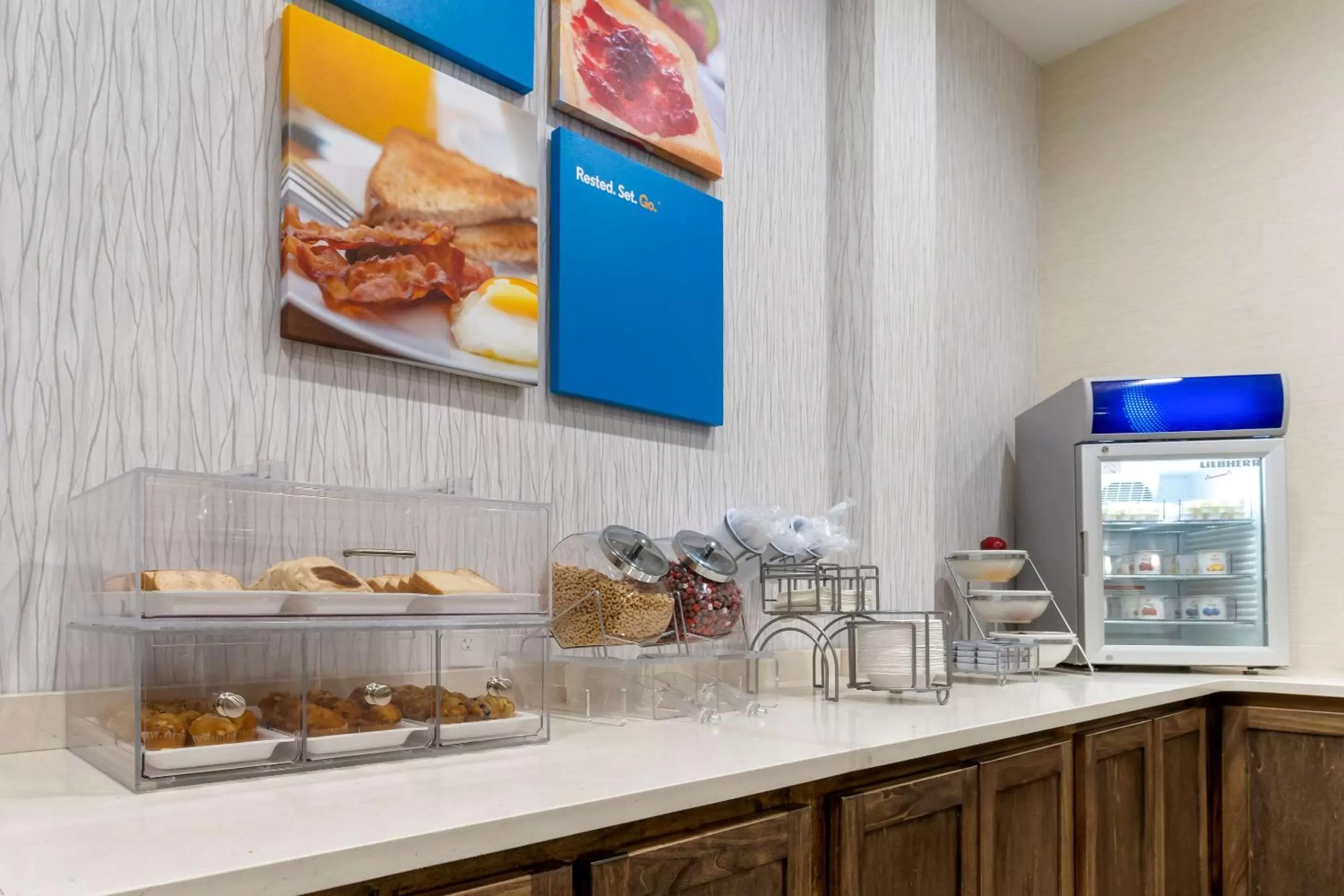 Breakfast in Comfort Suites Paducah Mall Area