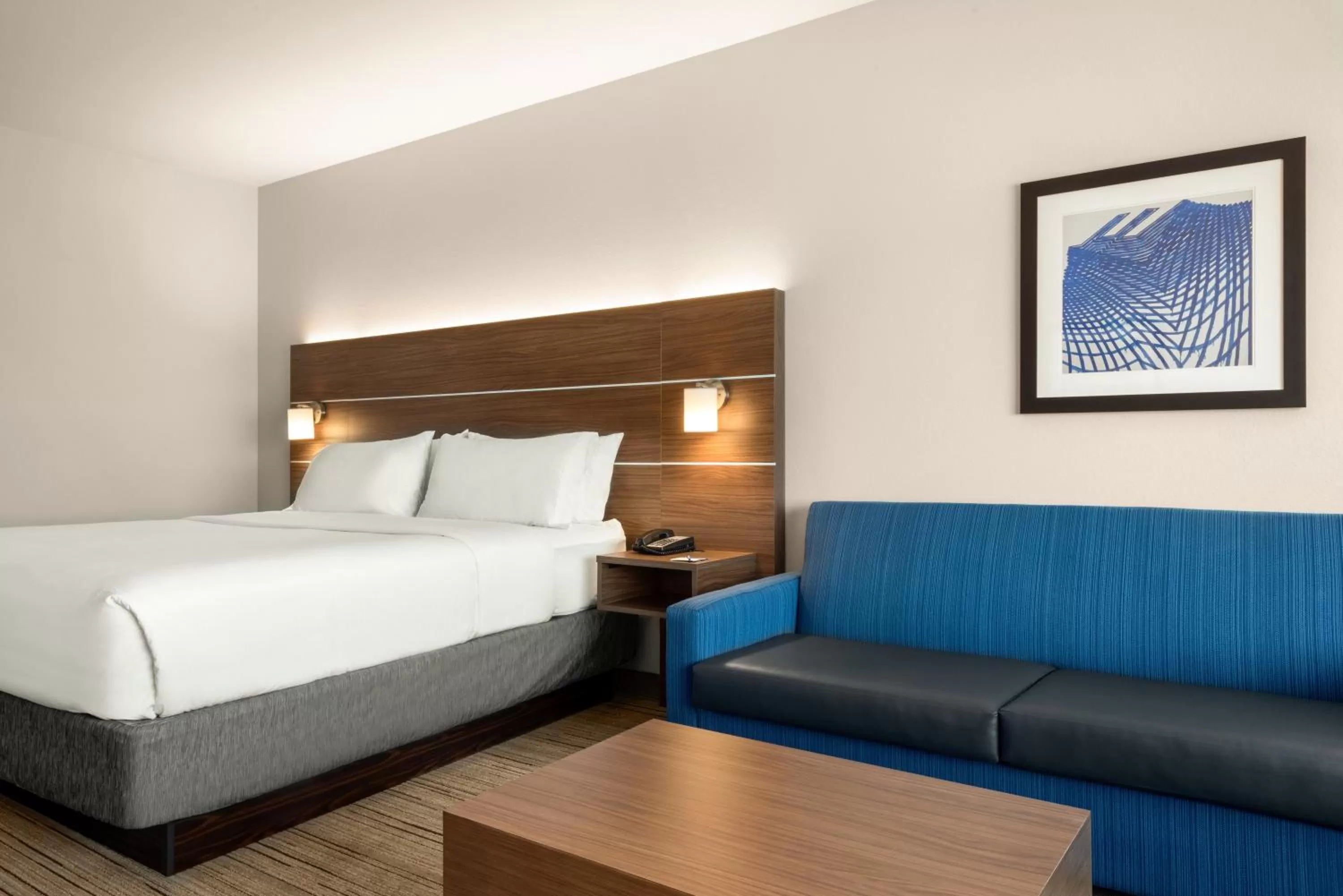 Photo of the whole room, Bed in Holiday Inn Express & Suites - West Des Moines - Jordan Creek by IHG