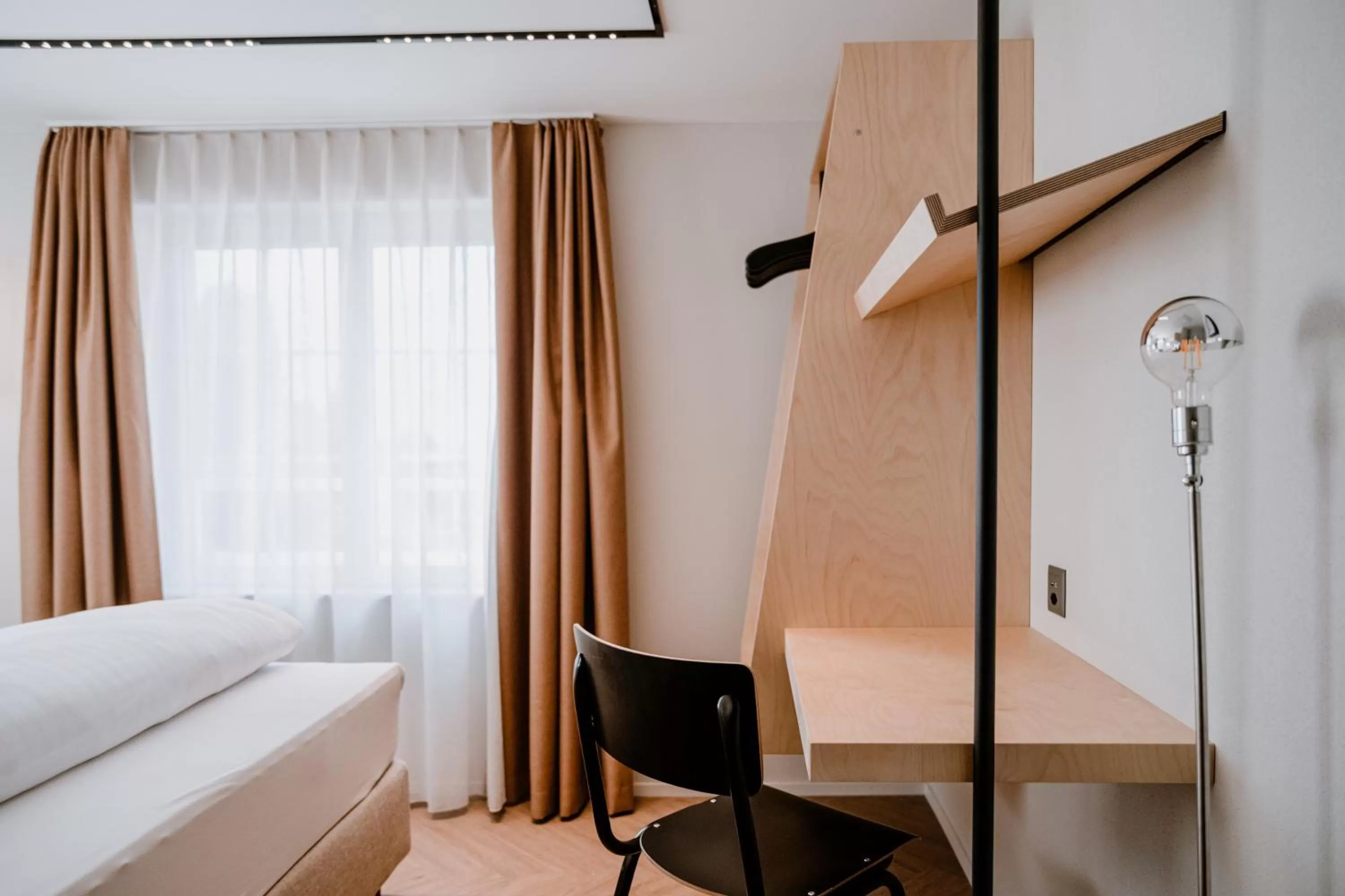 Photo of the whole room, Seating Area in Hotel Müllers Self-Check-In