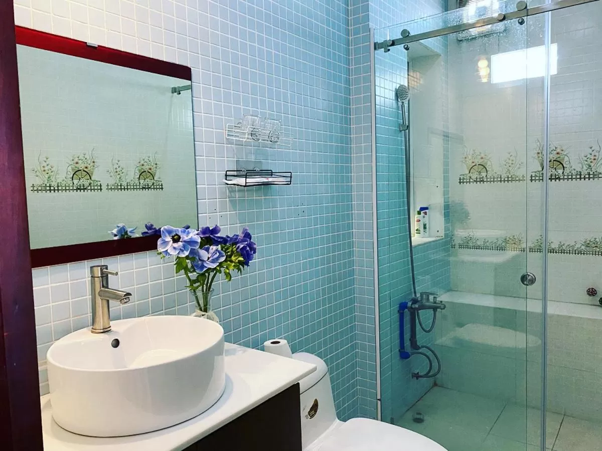 Bathroom in Emerald Boutique Stay 2