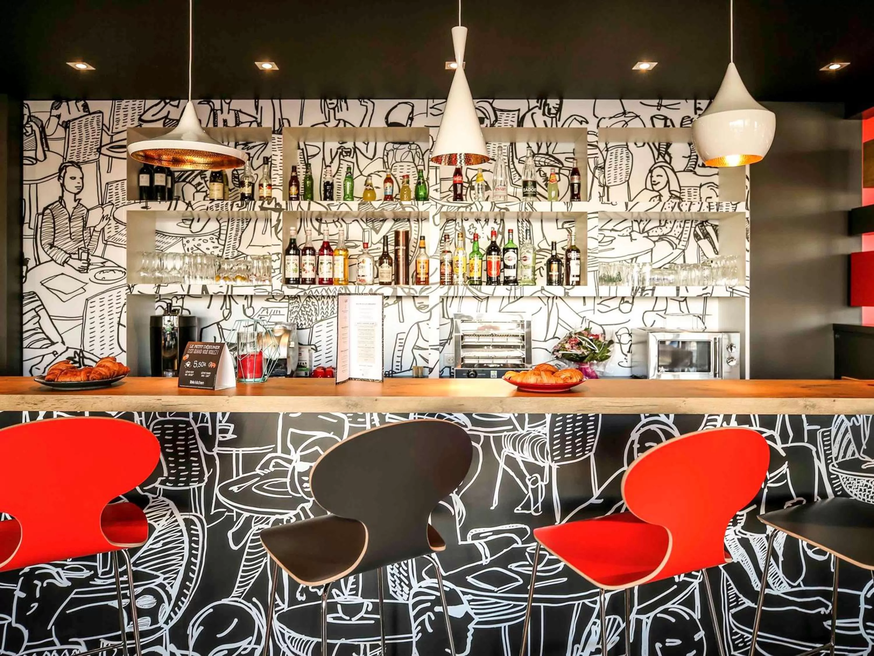 Property building in Ibis Niort Est Mendes France