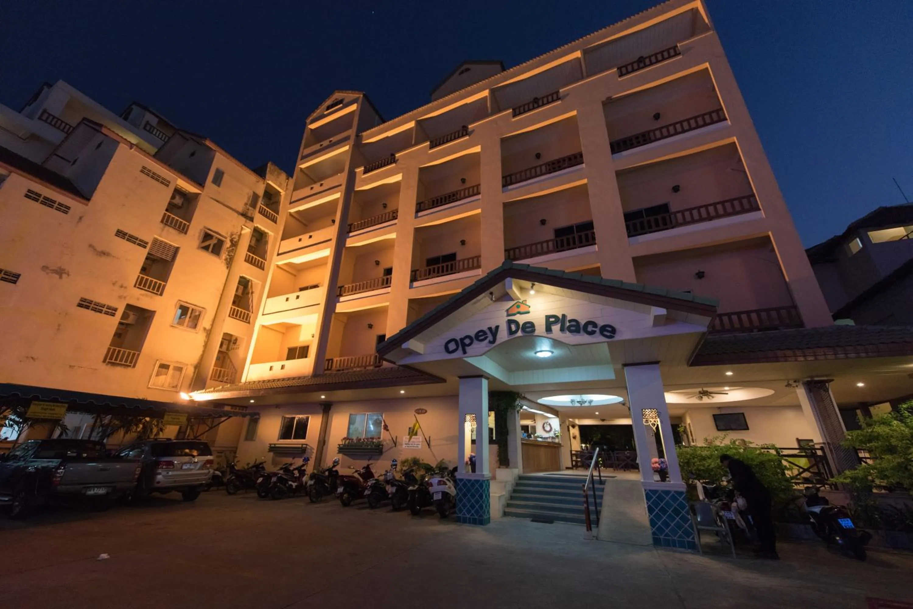Facade/entrance in Opey De Place