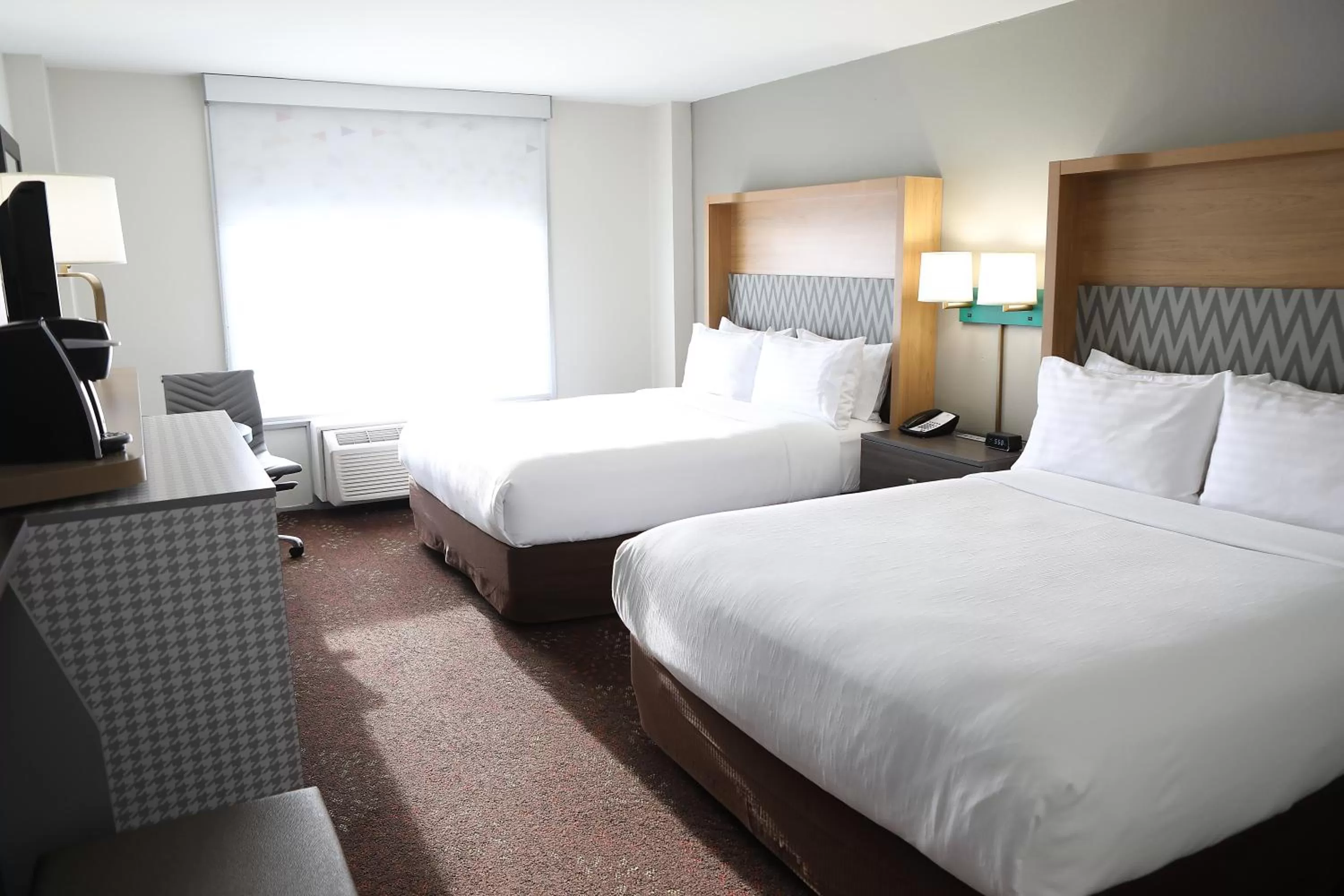 Photo of the whole room, Bed in Holiday Inn O'Hare Area by IHG
