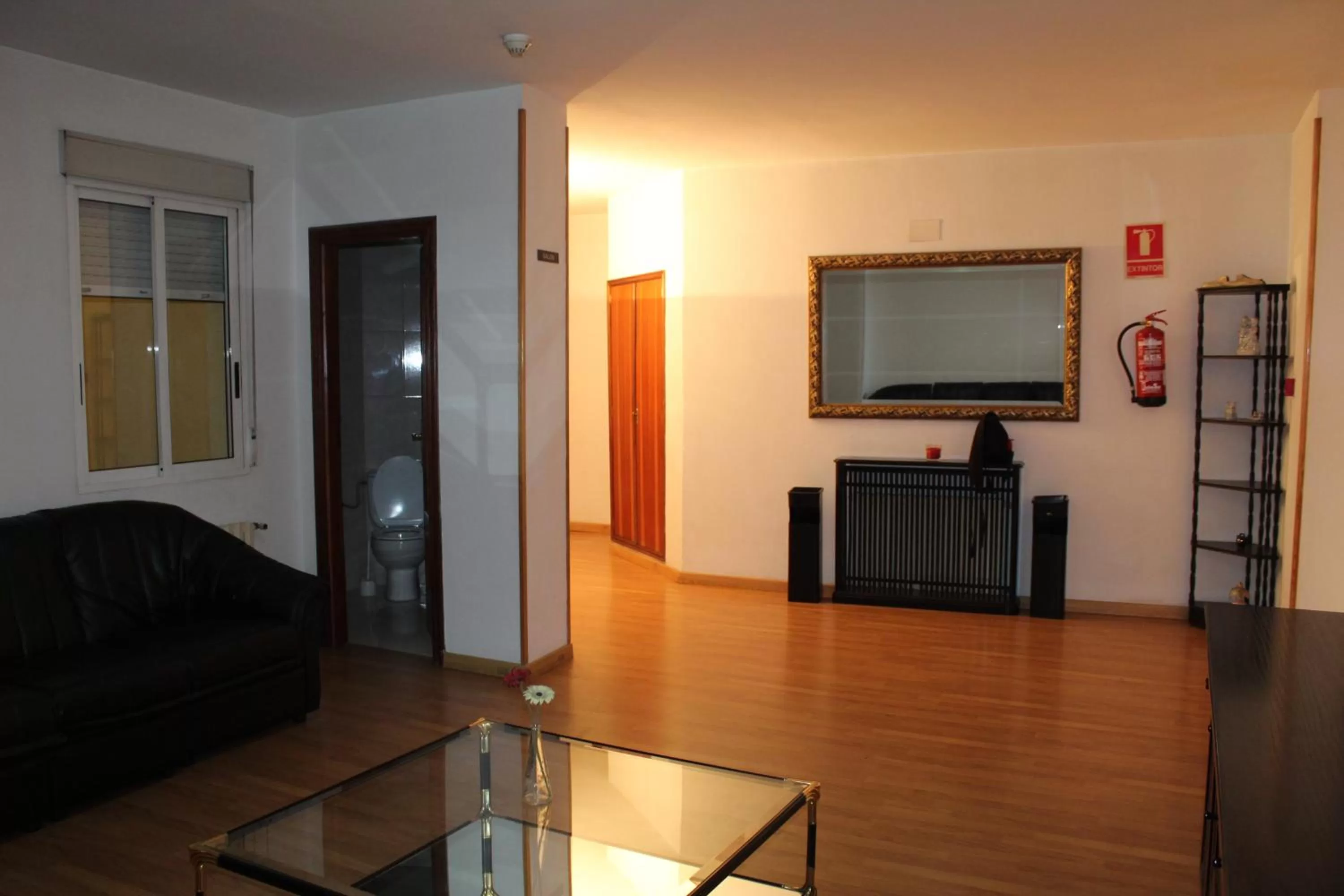 Seating area, TV/Entertainment Center in IL Santa Clara Hotel