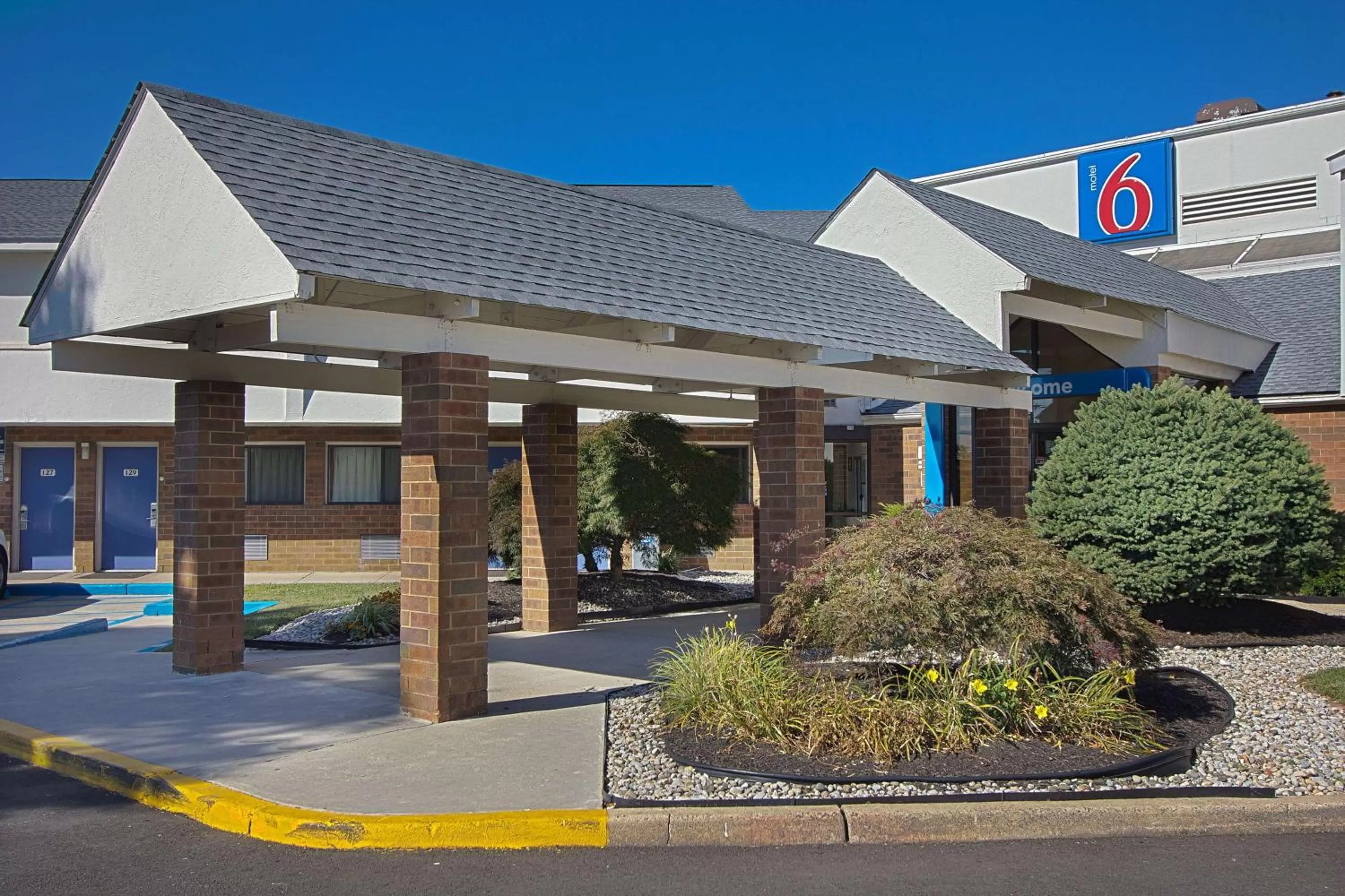 Property building in Motel 6-Piscataway, NJ