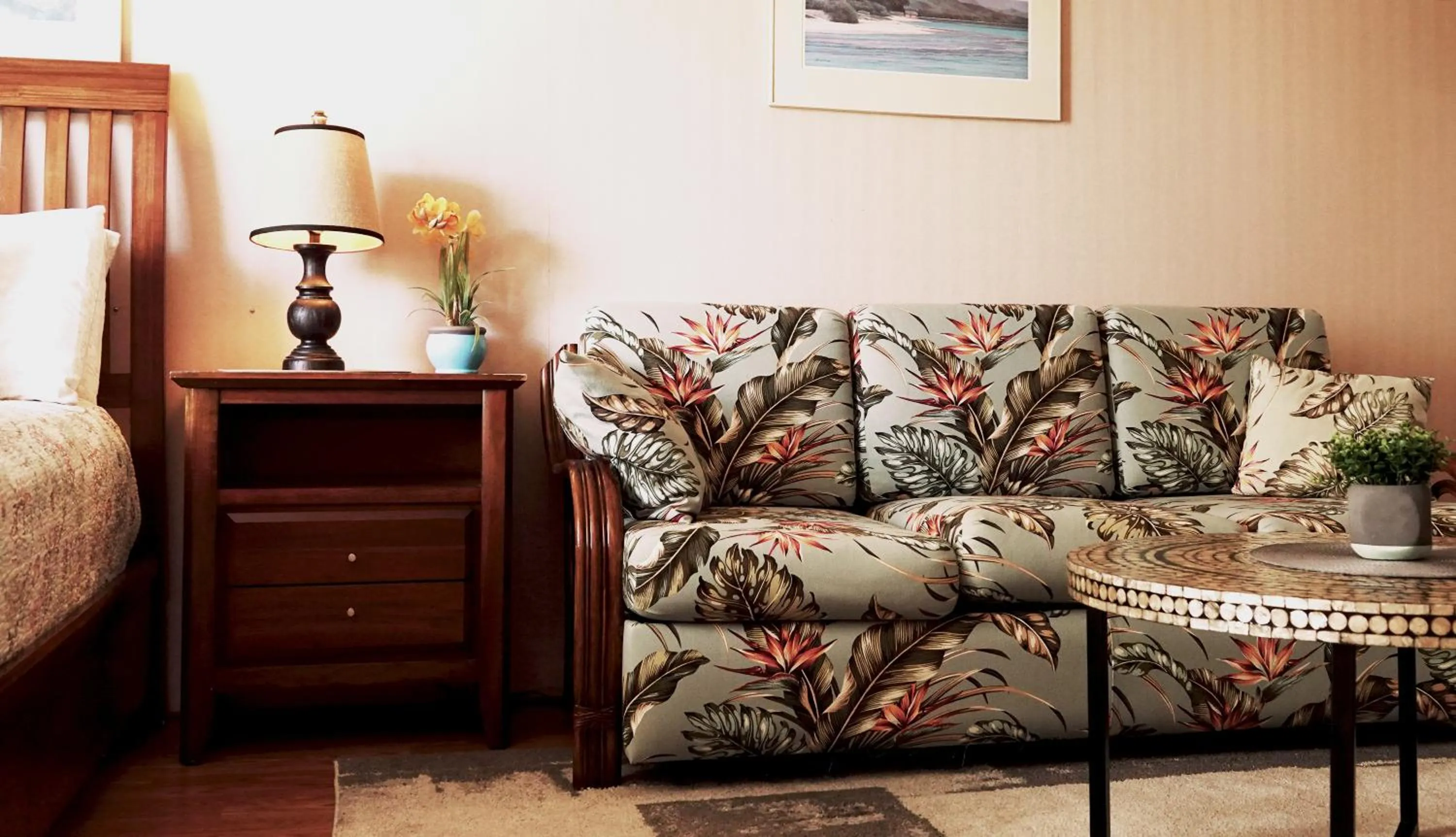 Tropical Studios at Marine Surf Waikiki - FREE PARKING - BEST LOCATION - FULL KITCHEN - SWIMMING POOL