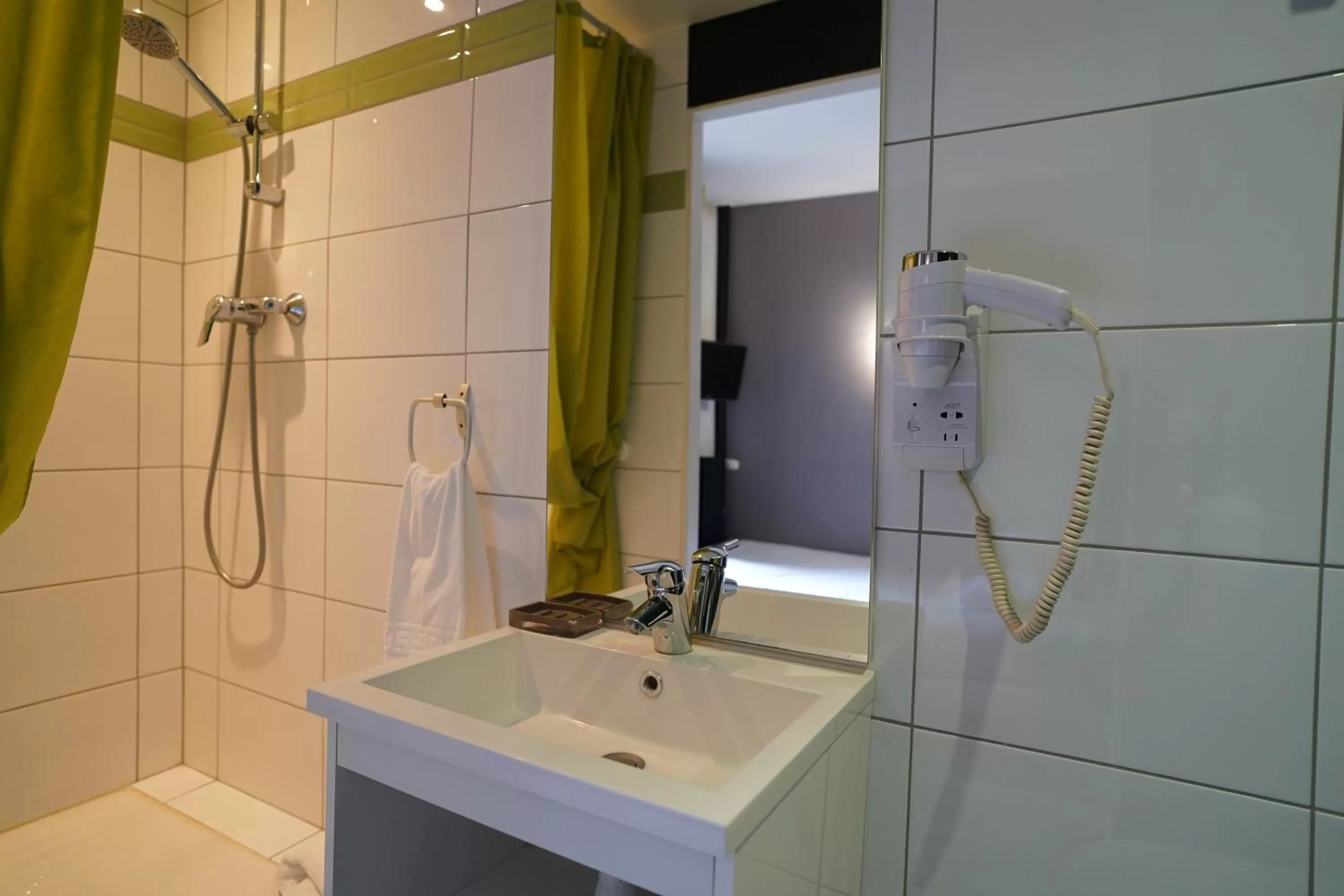 Bathroom in Hotel De Quebec