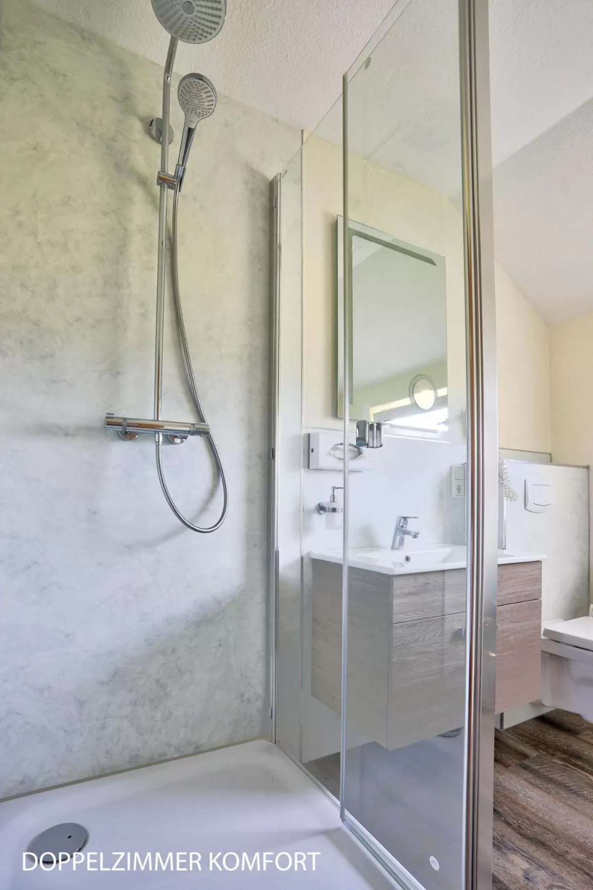 Shower in Stössels Hotel