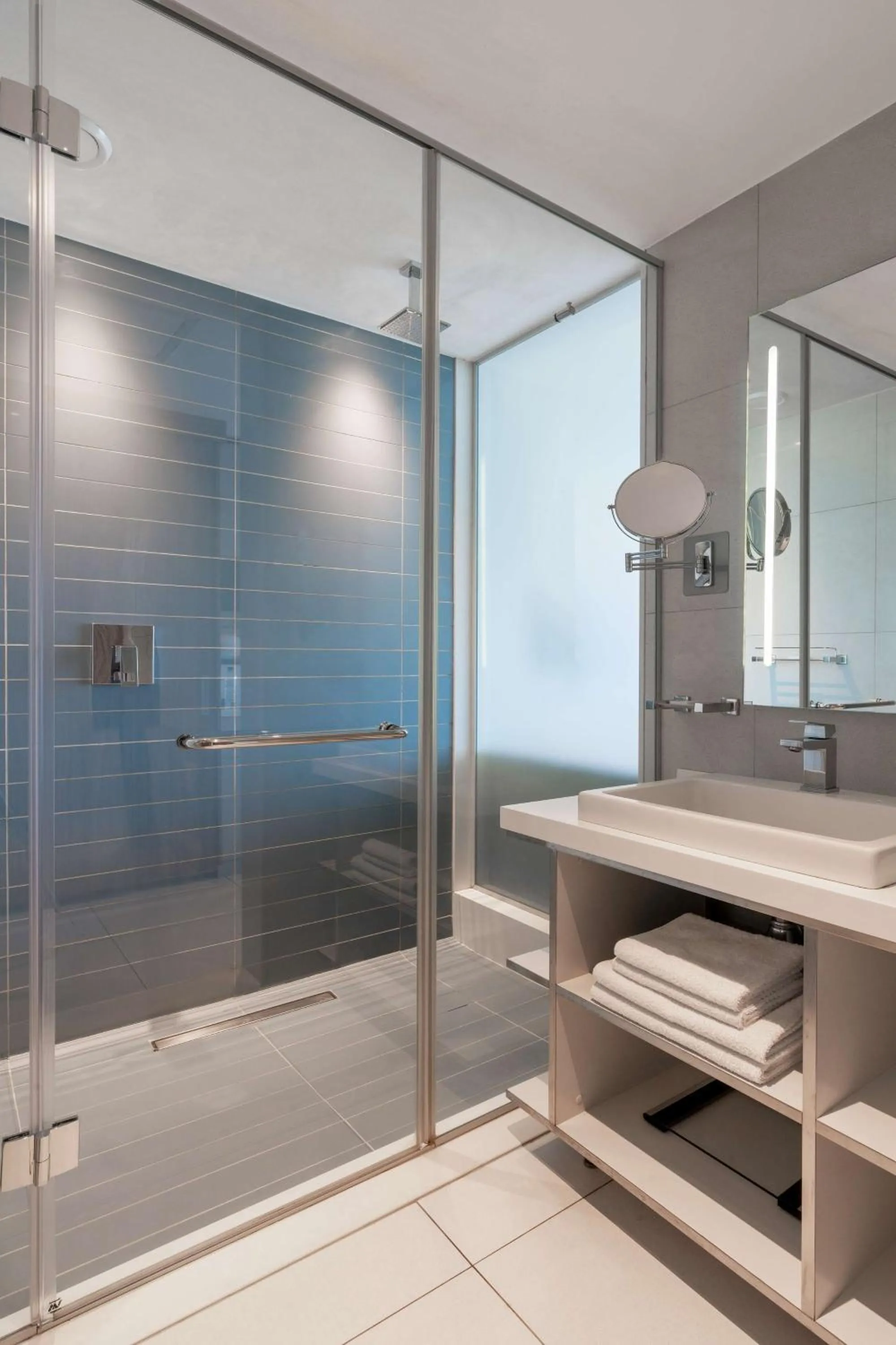 Shower in Radisson Blu Hotel & Residence Maputo