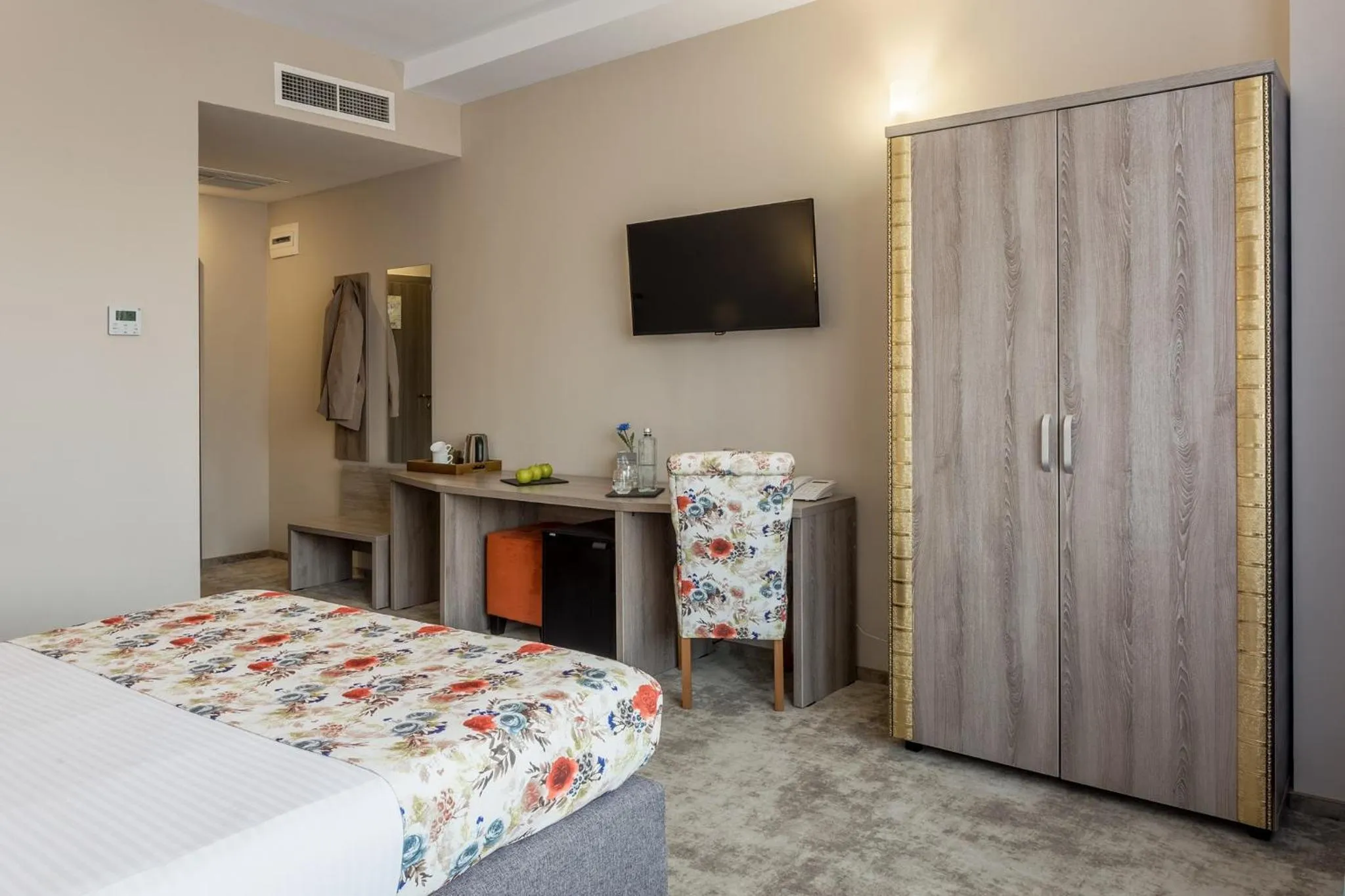 Bedroom, Bed in Prestige Boutique Hotel Craiova