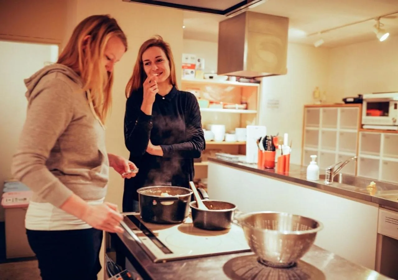 Communal lounge/ TV room in Hotel Graphy Nezu