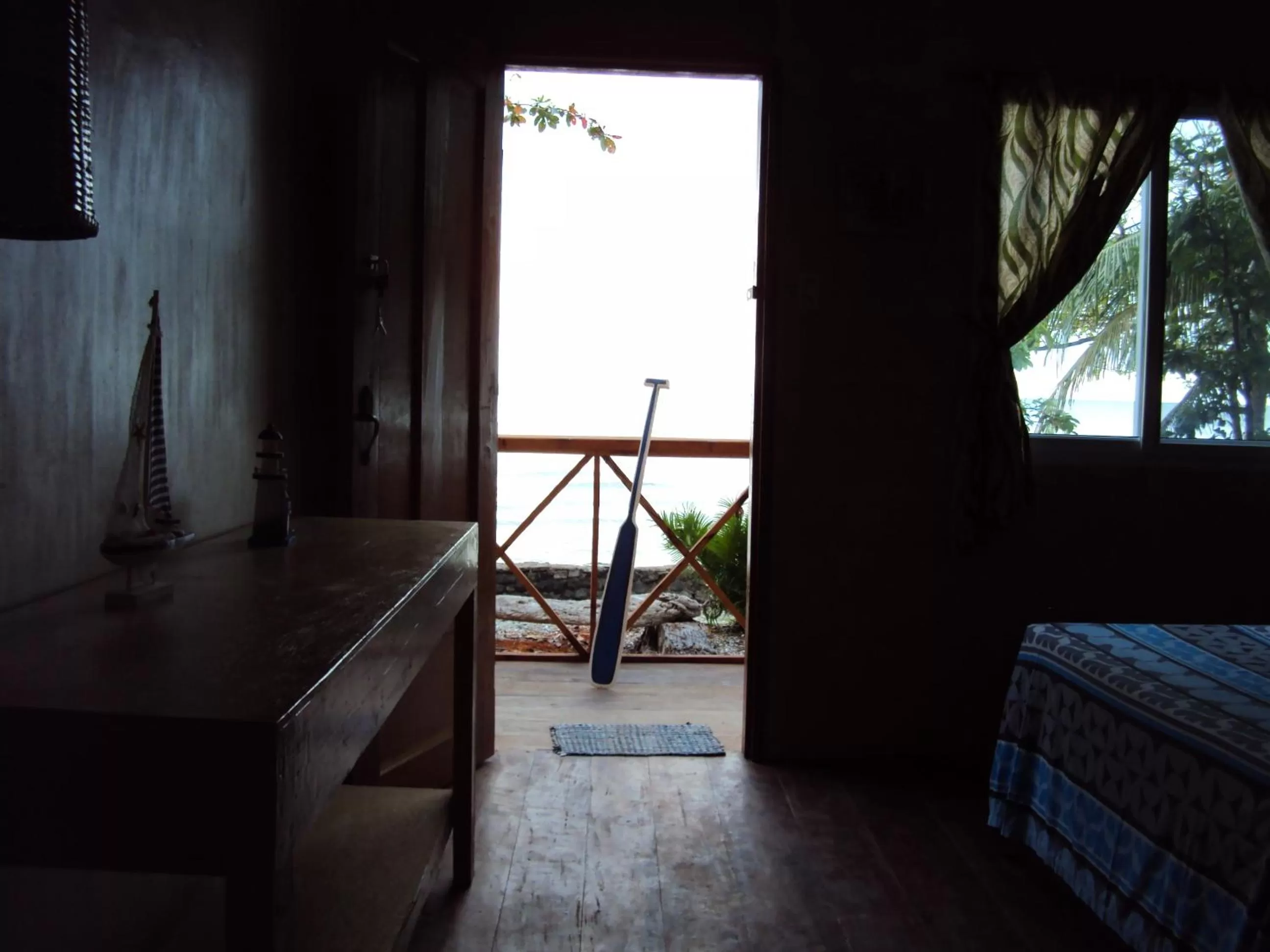 Bedroom, Bed in Paseo Del Mar Seaside Inn