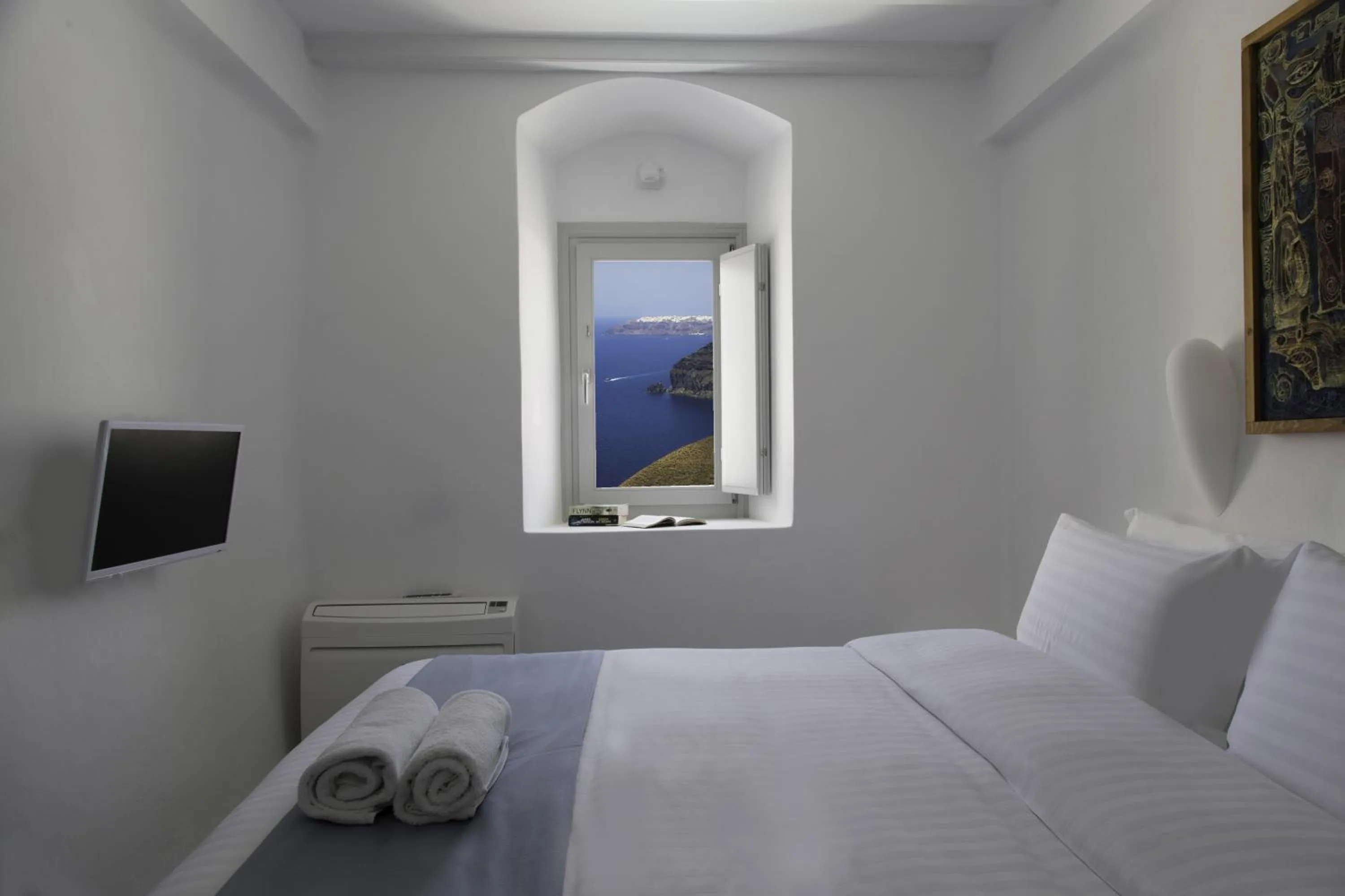 TV and multimedia, Bed in Trieris Villa & Suites